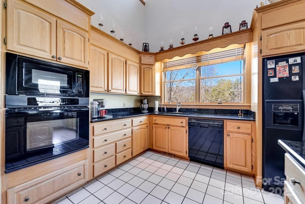 832 Asheville Highway - Photo 15
