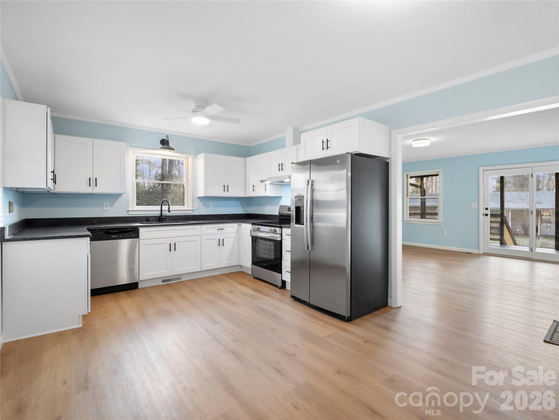81 Fairview Heights - Photo 6