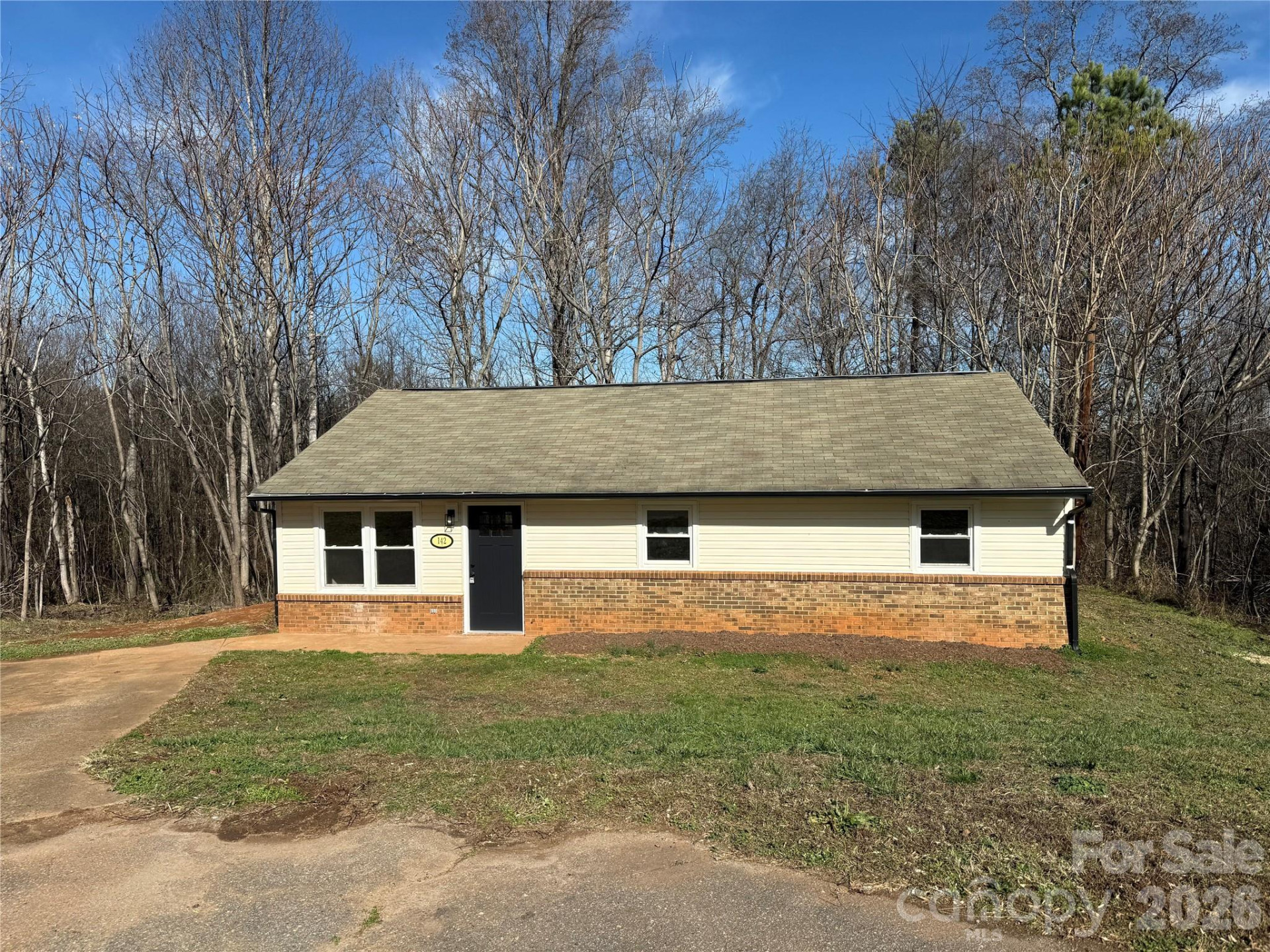 142 Winchester Drive - Photo 2