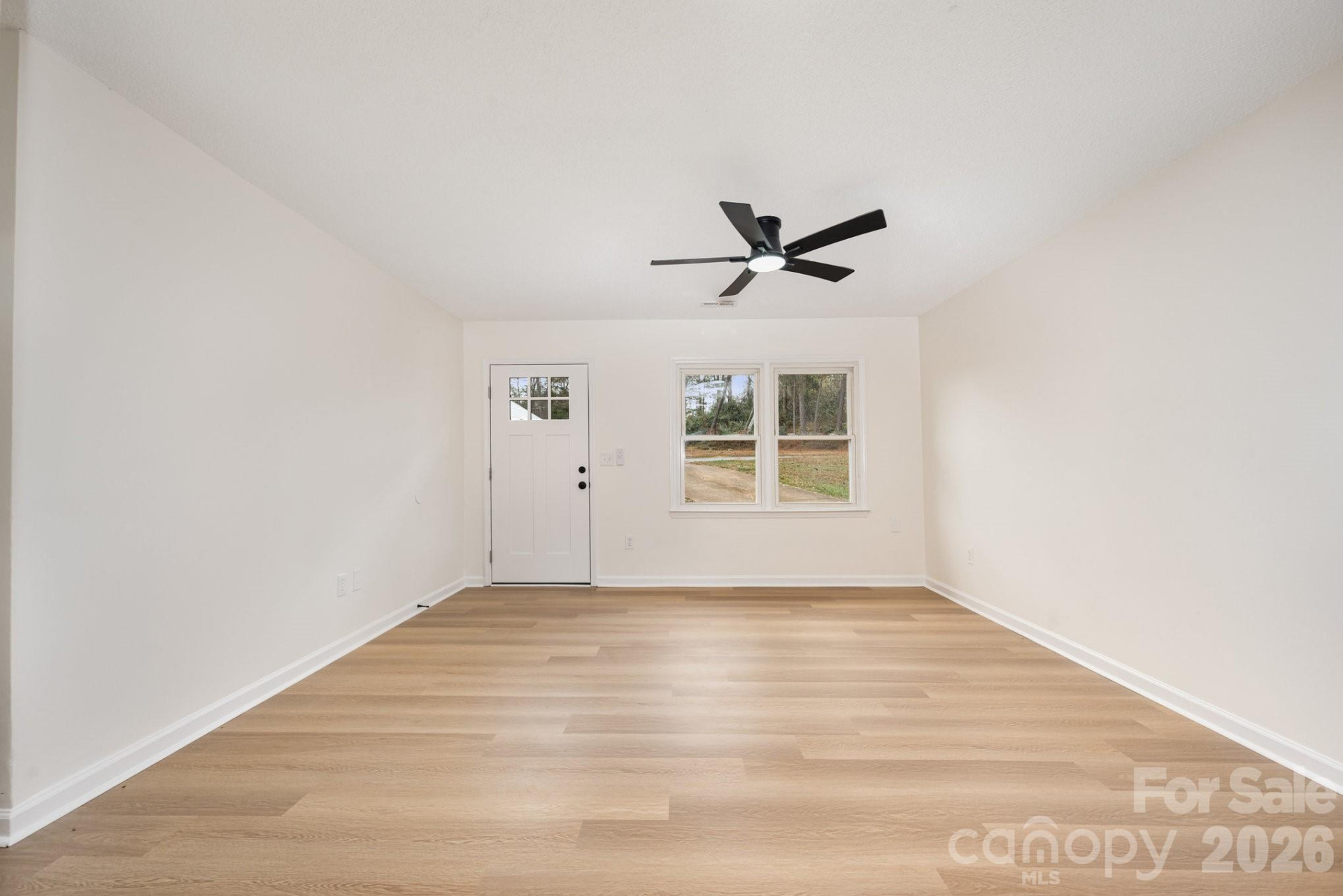 142 Winchester Drive - Photo 3