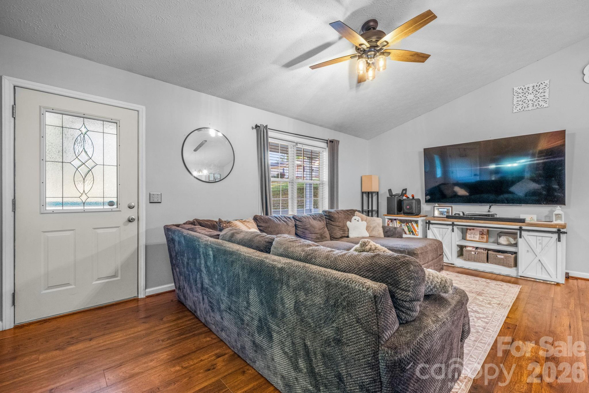 112 Surrey Drive - Photo 3