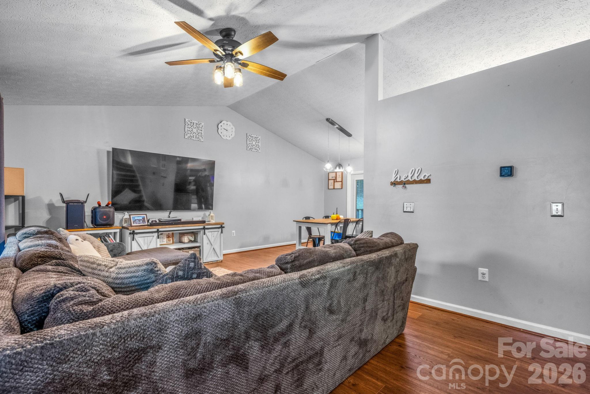 112 Surrey Drive - Photo 4