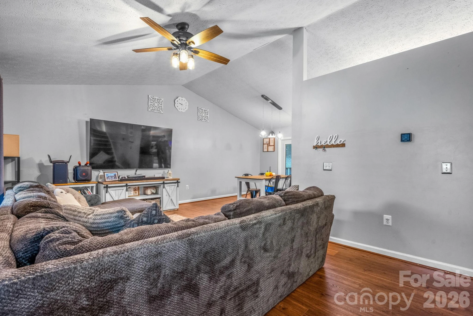 112 Surrey Drive - Photo 4