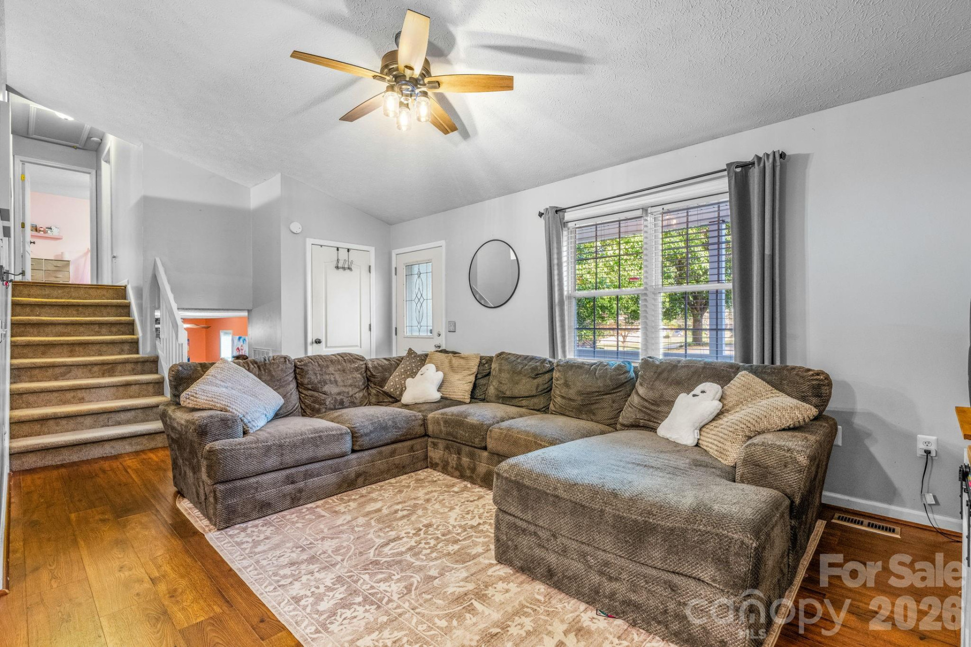 112 Surrey Drive - Photo 5