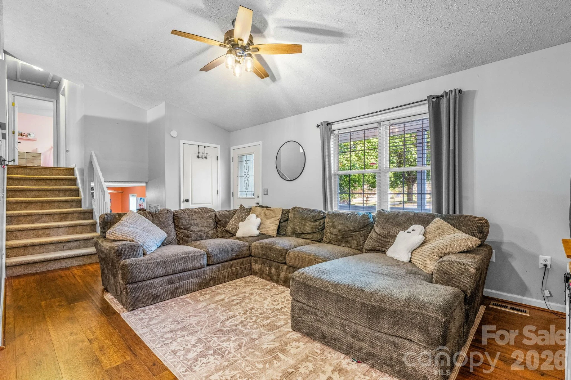 112 Surrey Drive - Photo 5