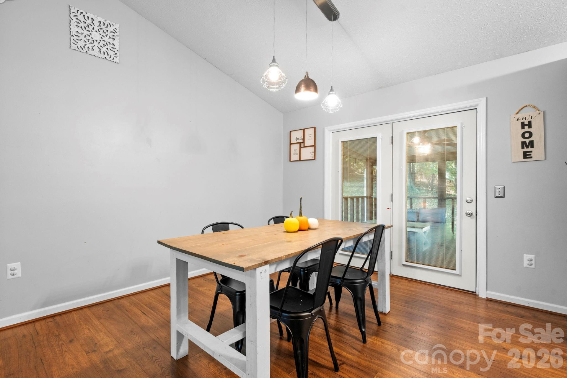 112 Surrey Drive - Photo 6