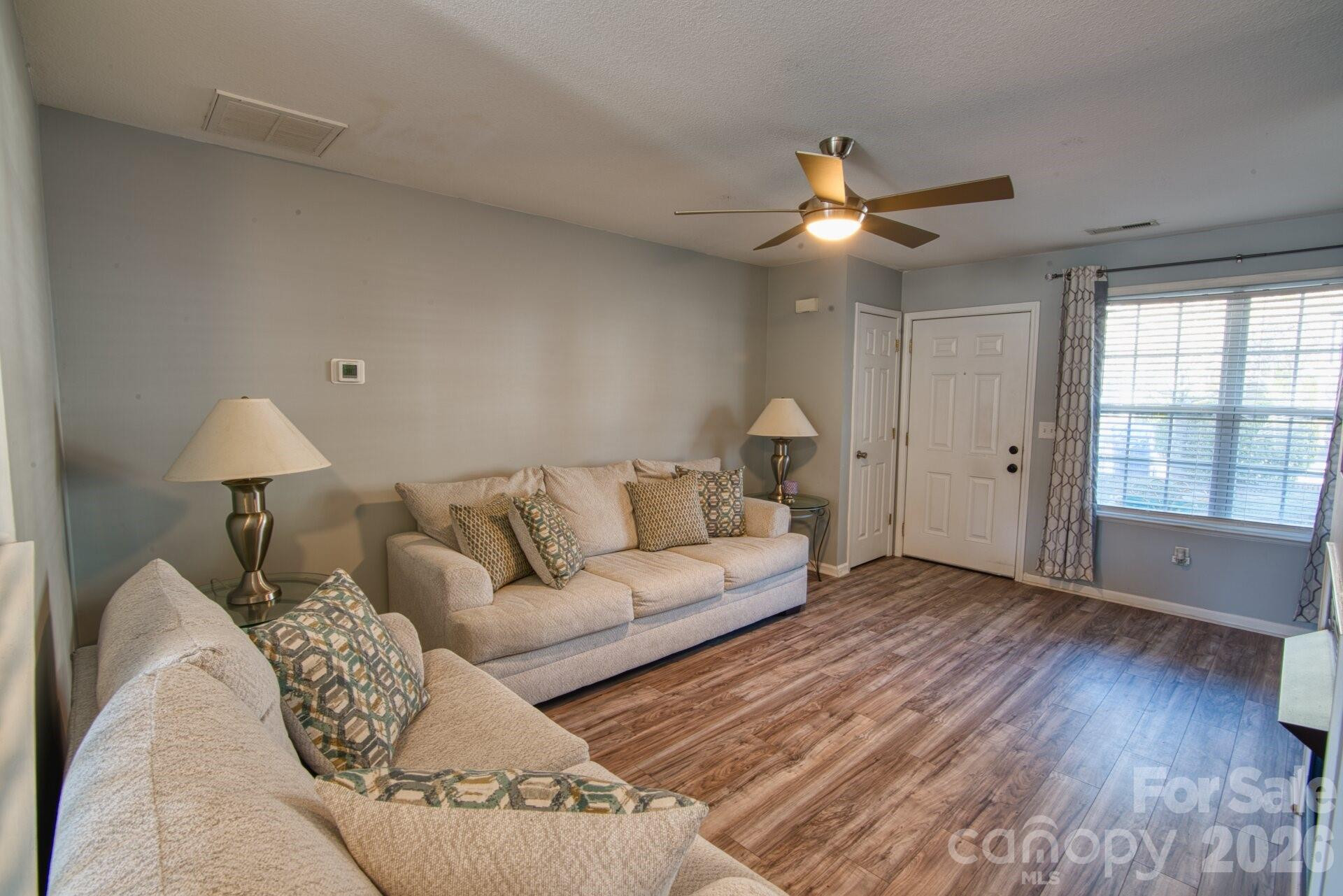 429 Wiltshire Circle - Photo 3
