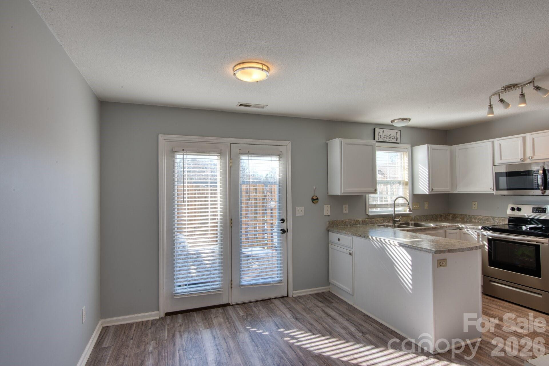 429 Wiltshire Circle - Photo 5