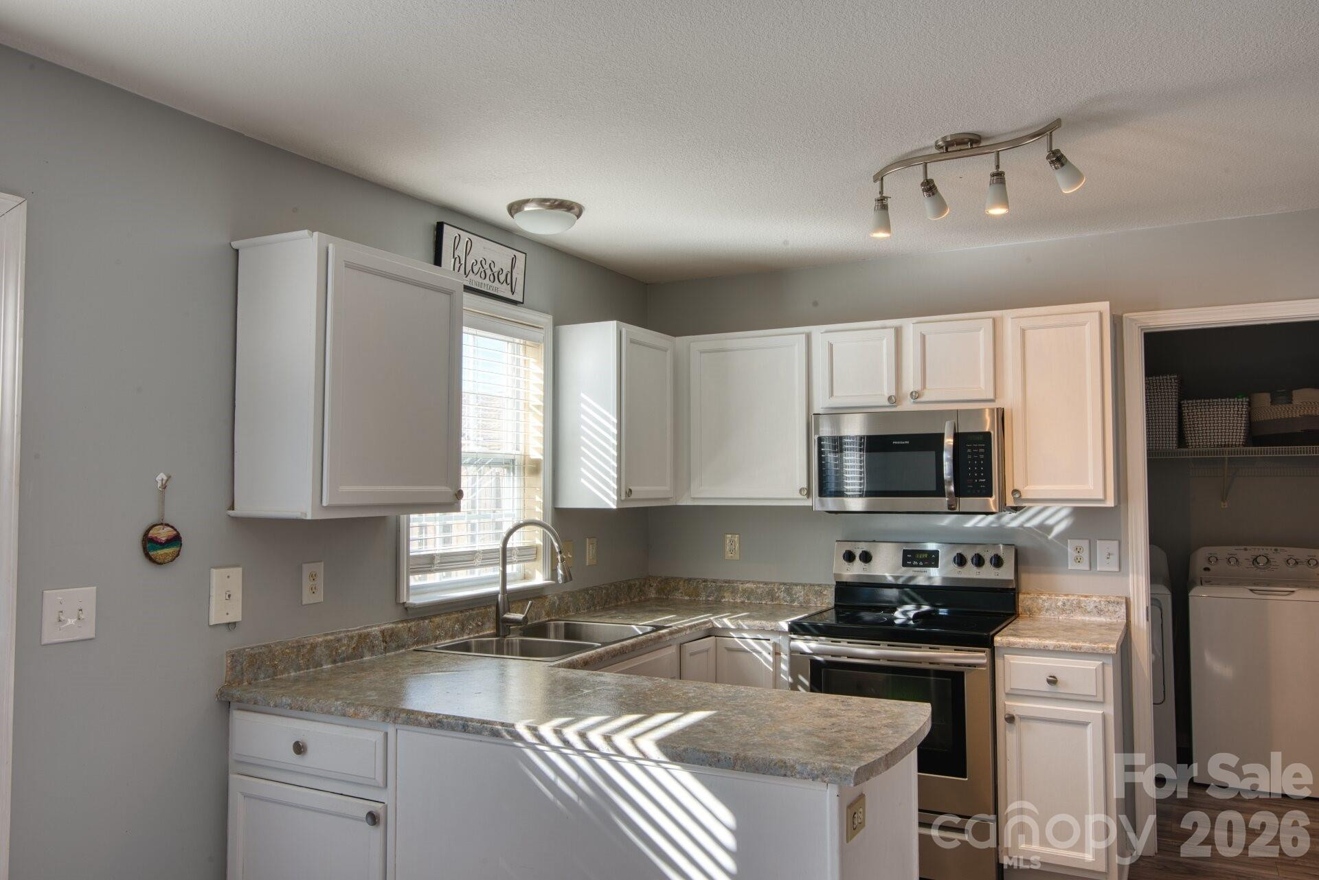 429 Wiltshire Circle - Photo 6