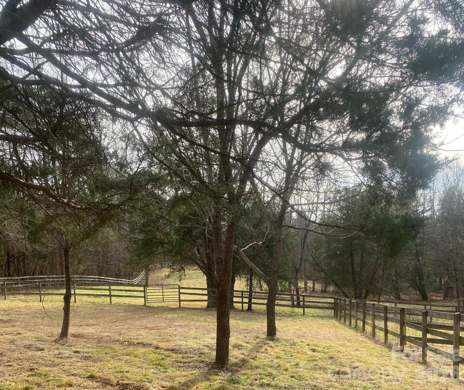 3205 Collinsville Road - Photo 32