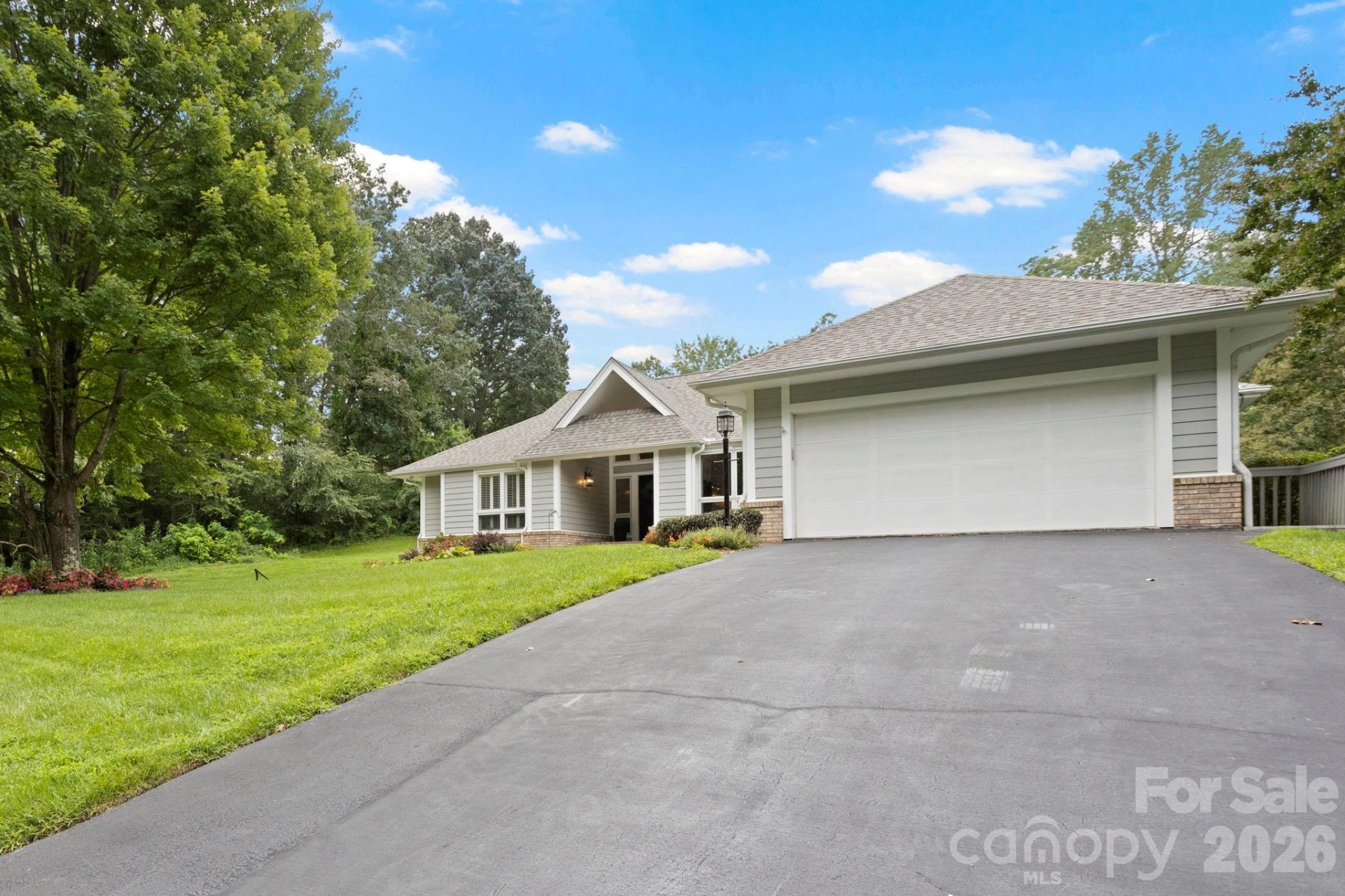 128 Broadmoor Drive - Photo 2