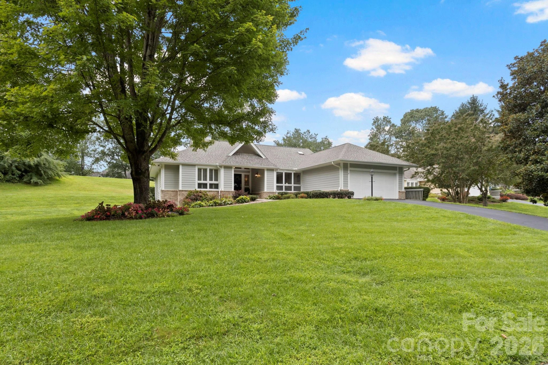 128 Broadmoor Drive - Photo 3