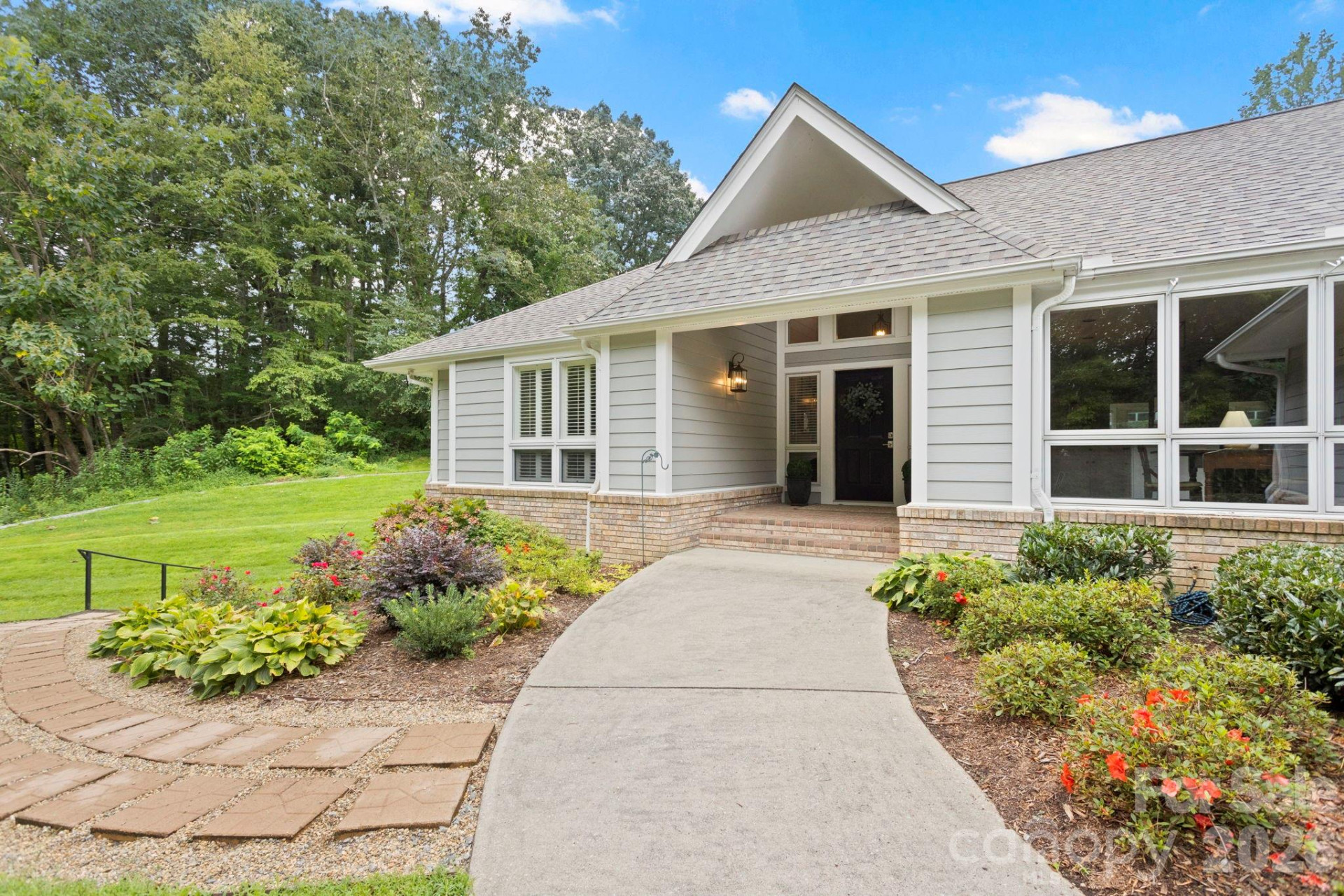 128 Broadmoor Drive - Photo 4