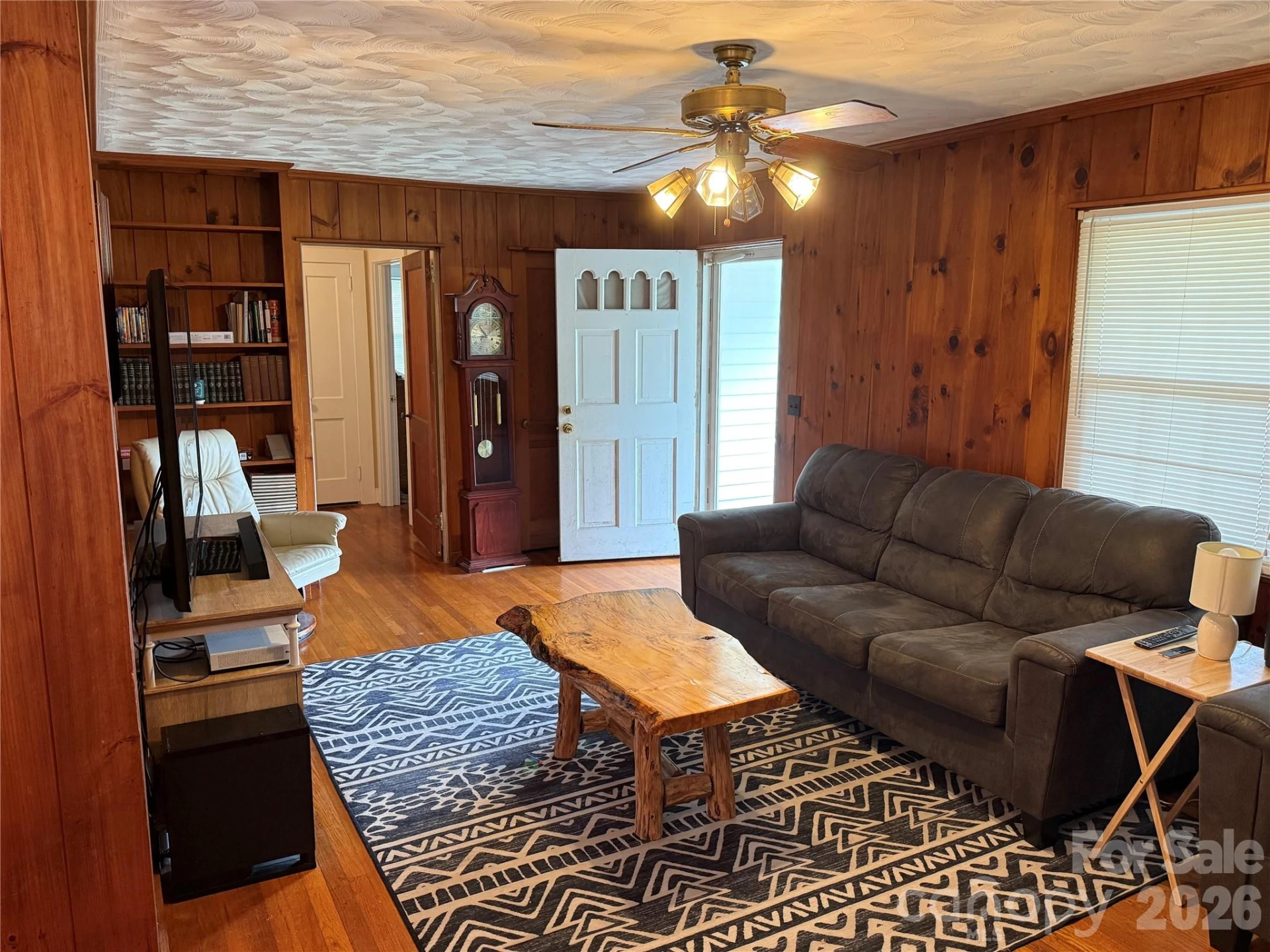 168 Walker Street - Photo 4