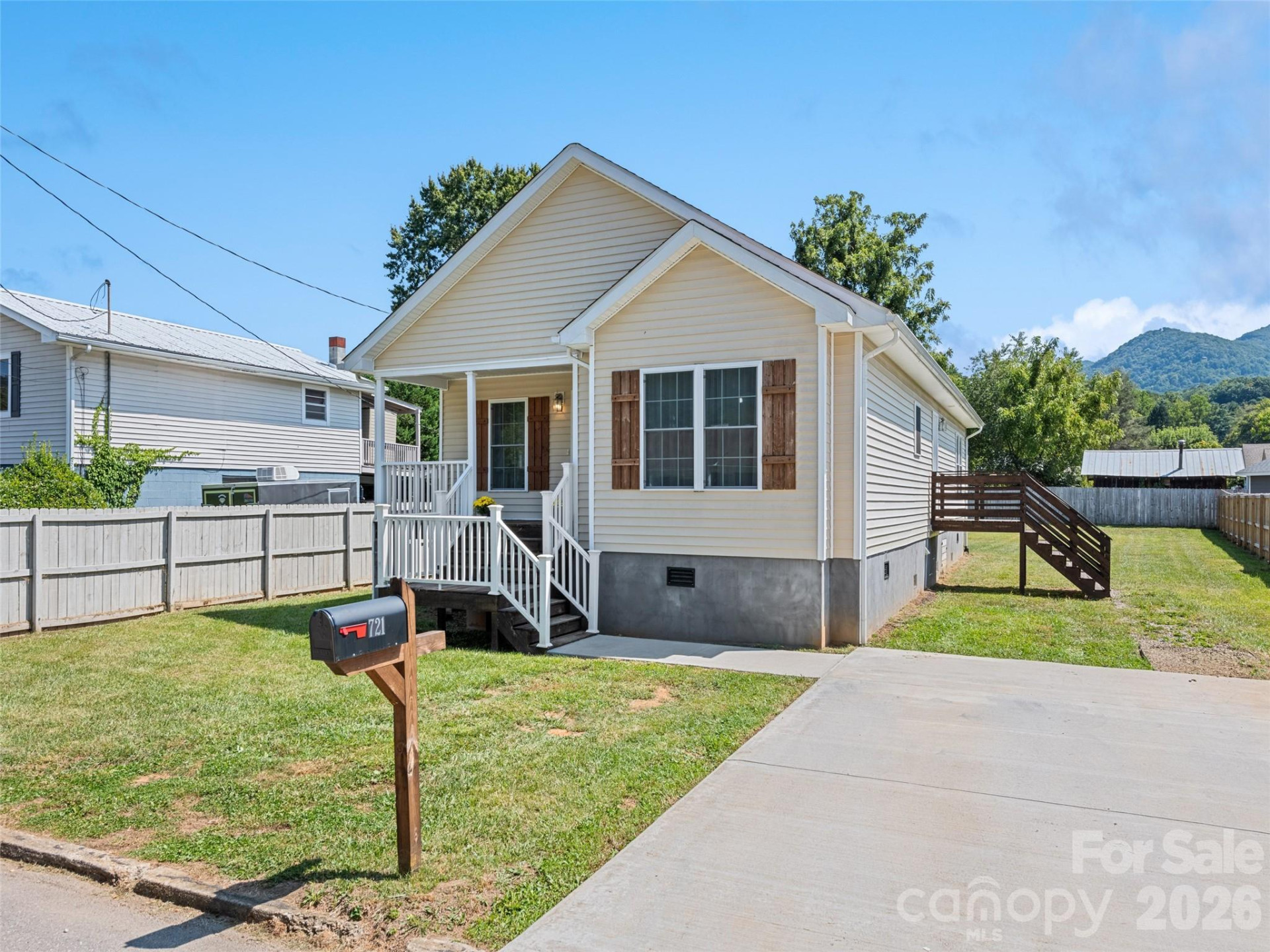721 Camelot Drive