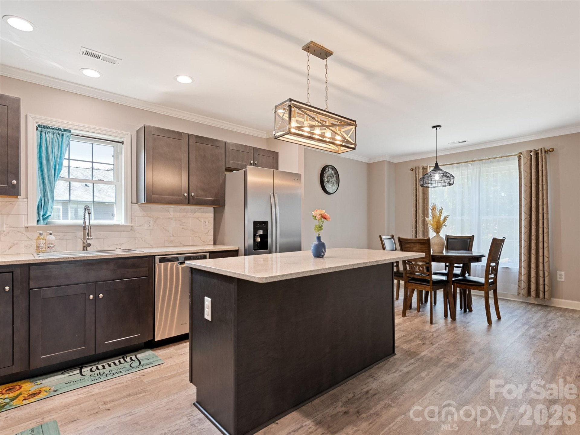 721 Camelot Drive - Photo 2