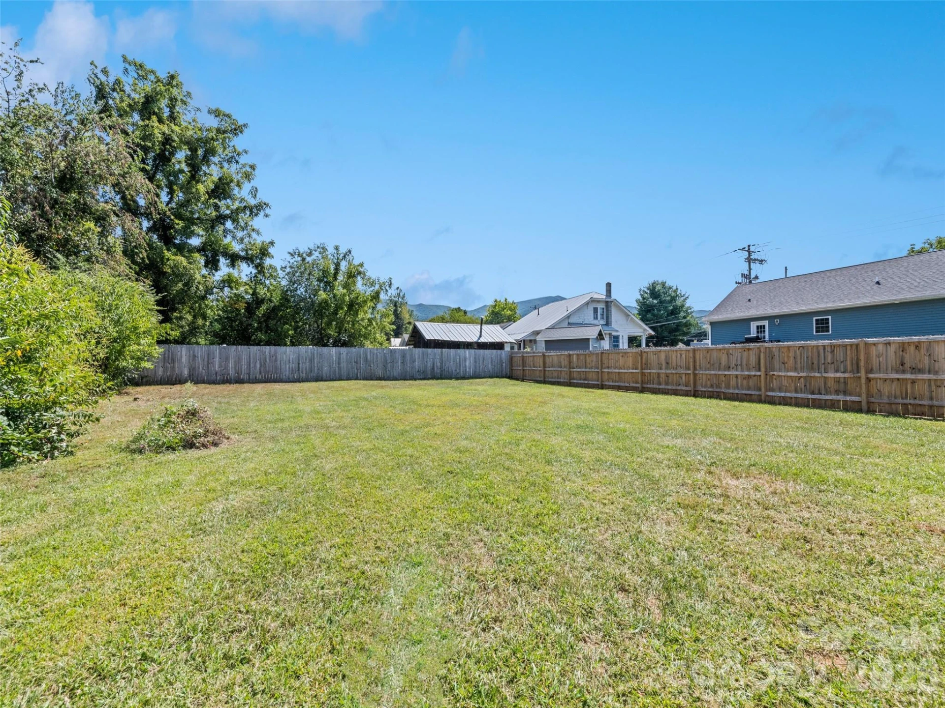 721 Camelot Drive - Photo 21