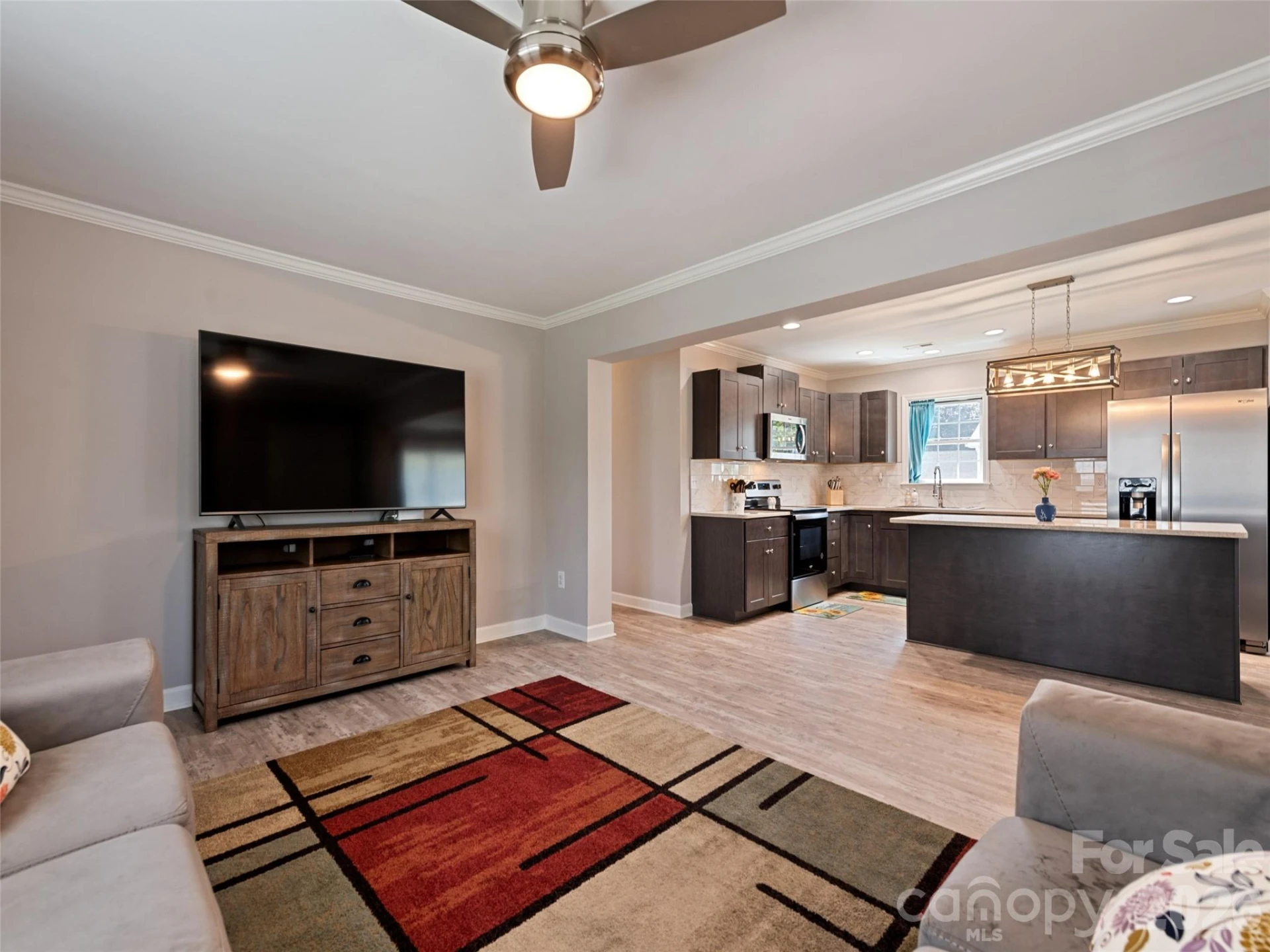 721 Camelot Drive - Photo 4