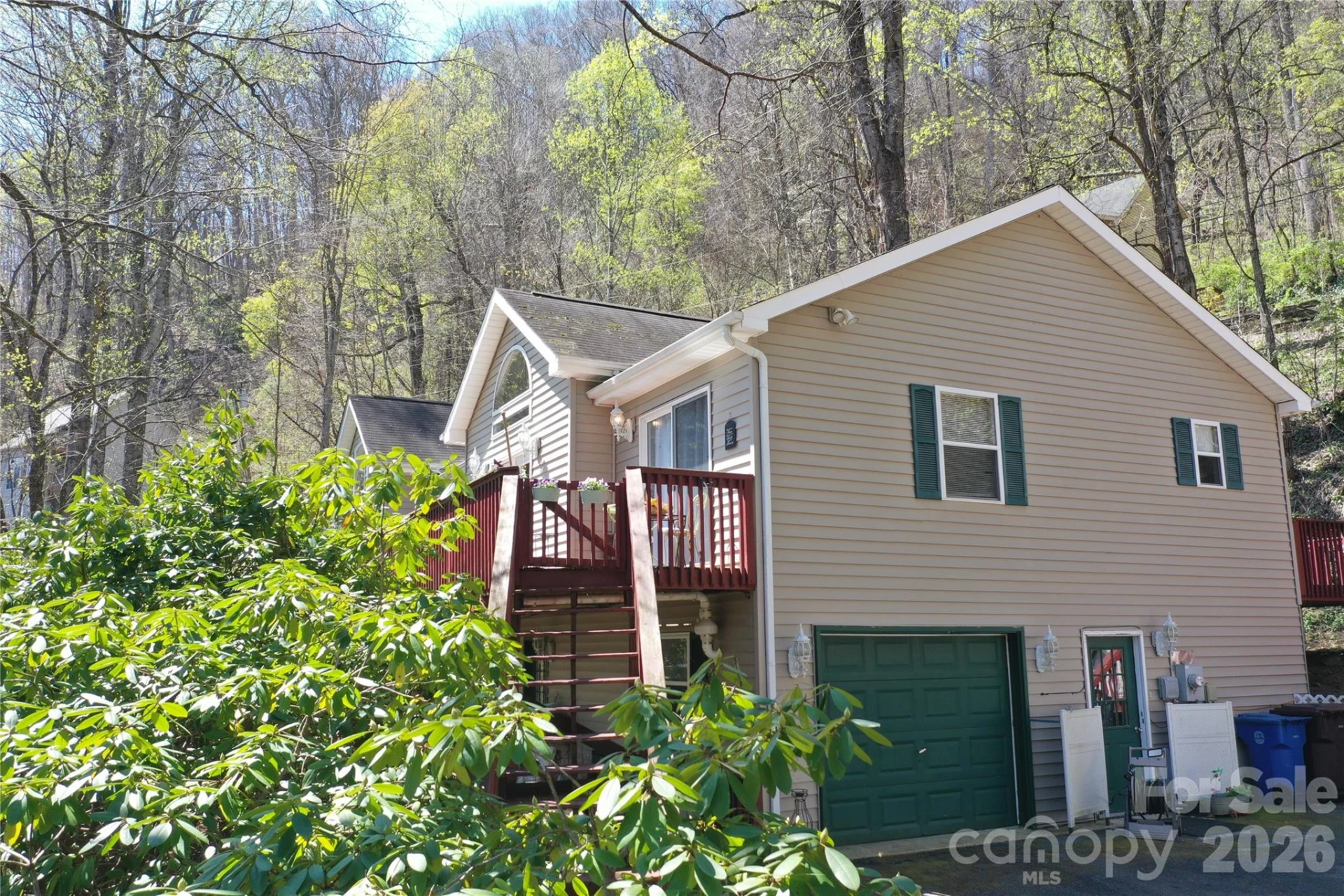 650 Creekside Drive - Photo 2