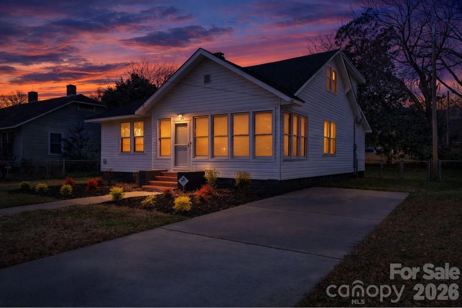 215 King Street - Photo 2