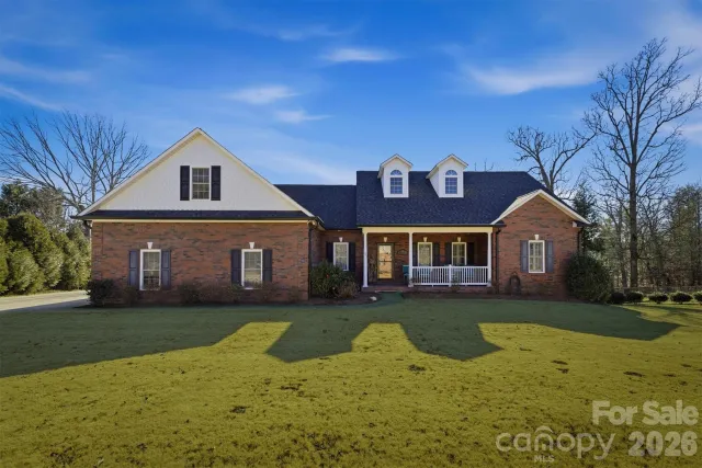 106 River Hills Way