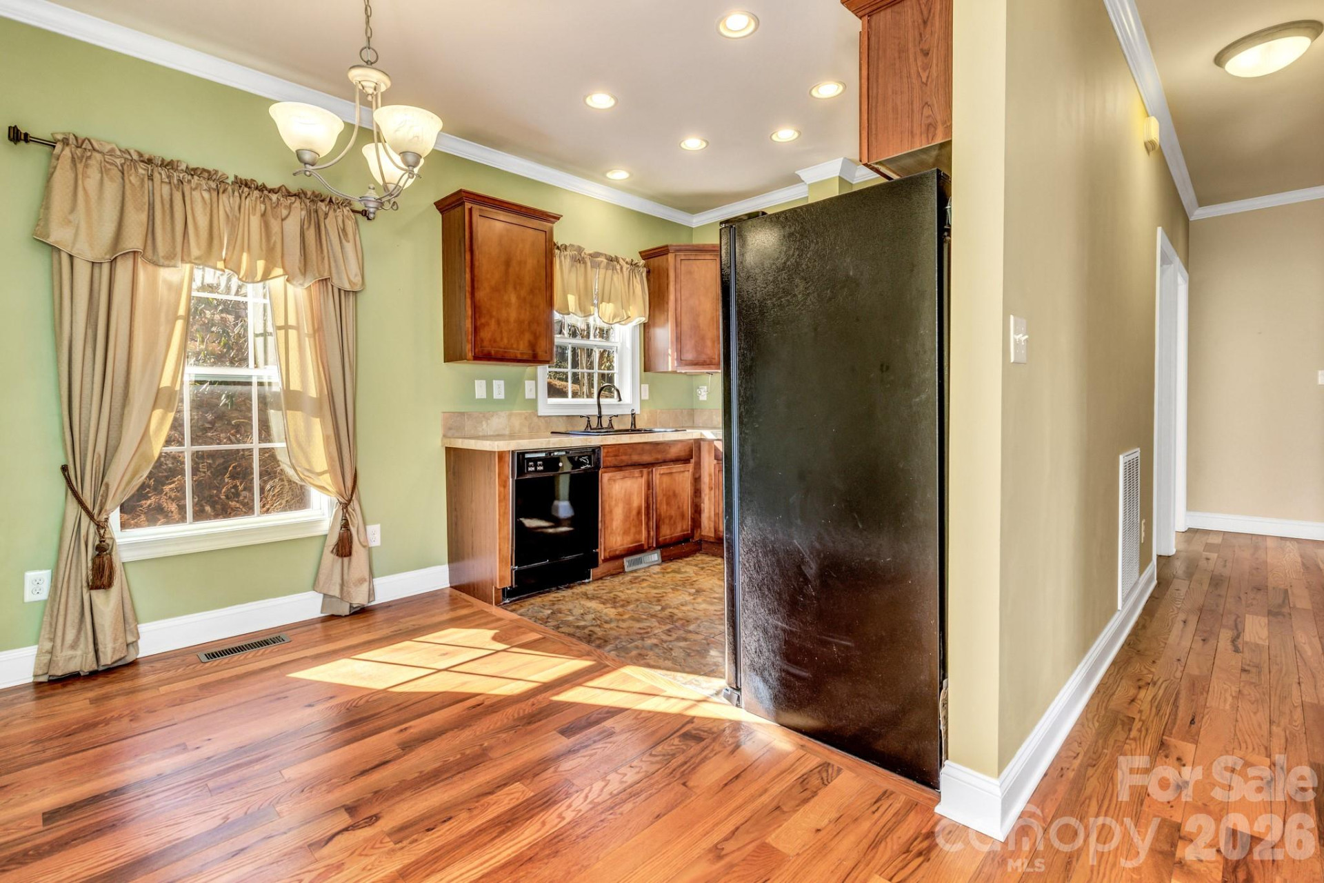 387 Goodview Drive - Photo 17