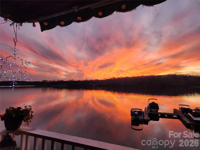 7332 Lakefront Drive