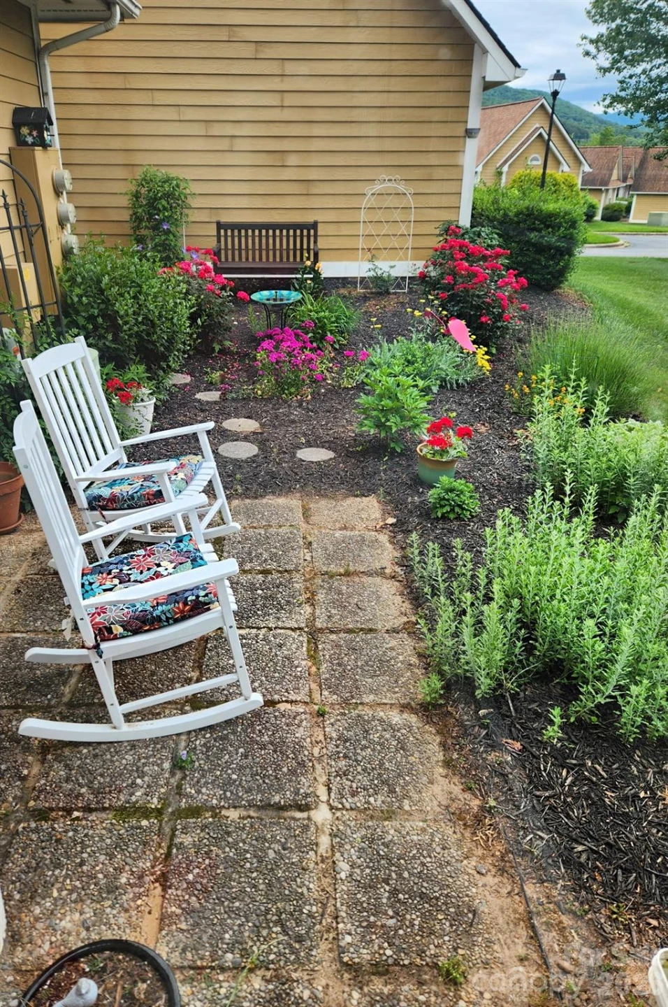 1301 Hyde Park Drive - Photo 4