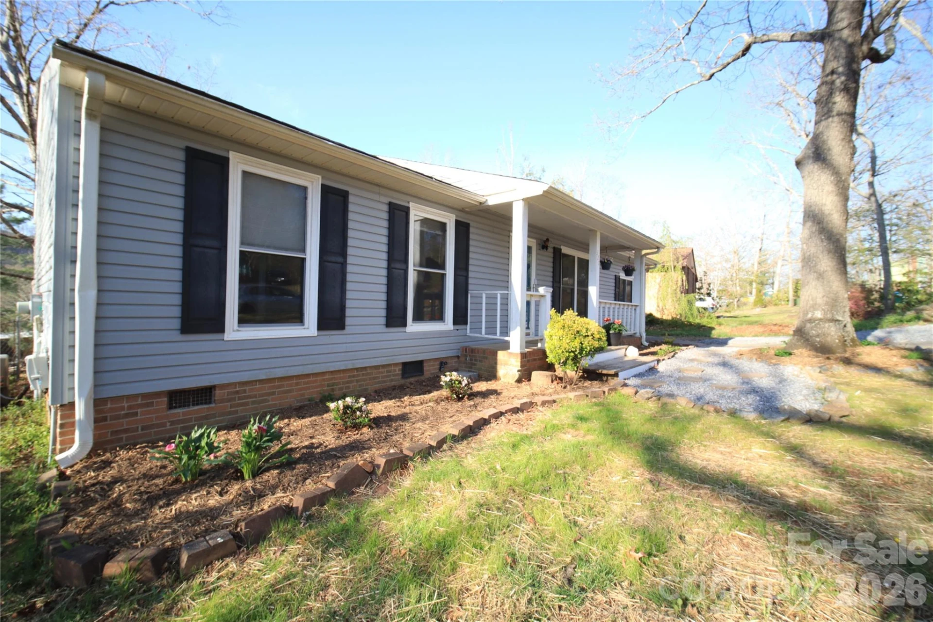 327 Heather Court - Photo 2