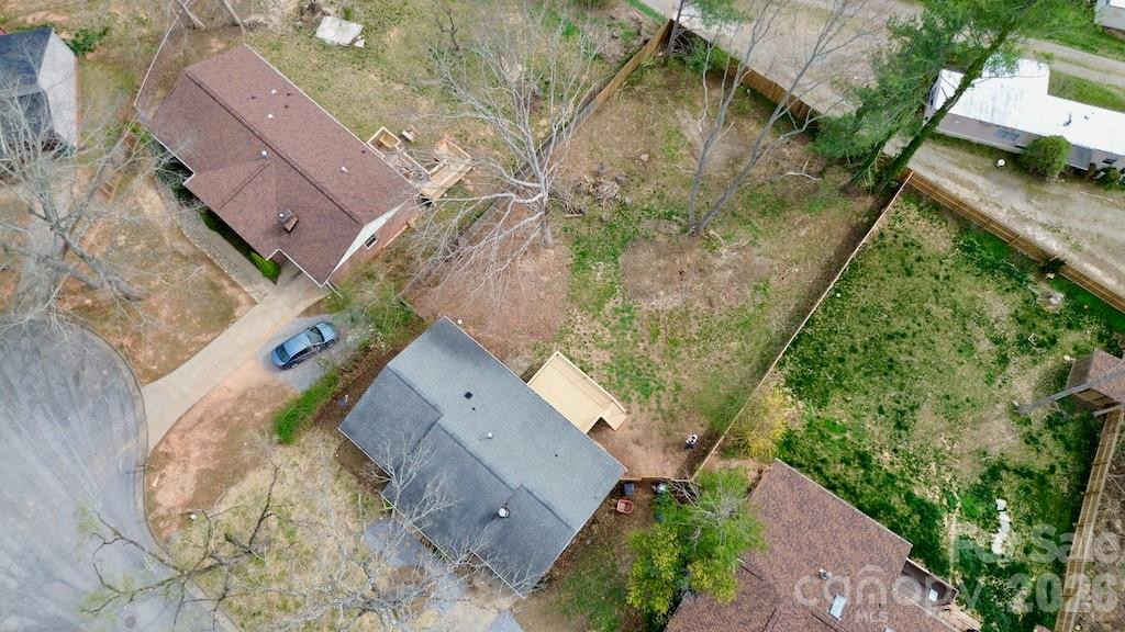 327 Heather Court - Photo 10