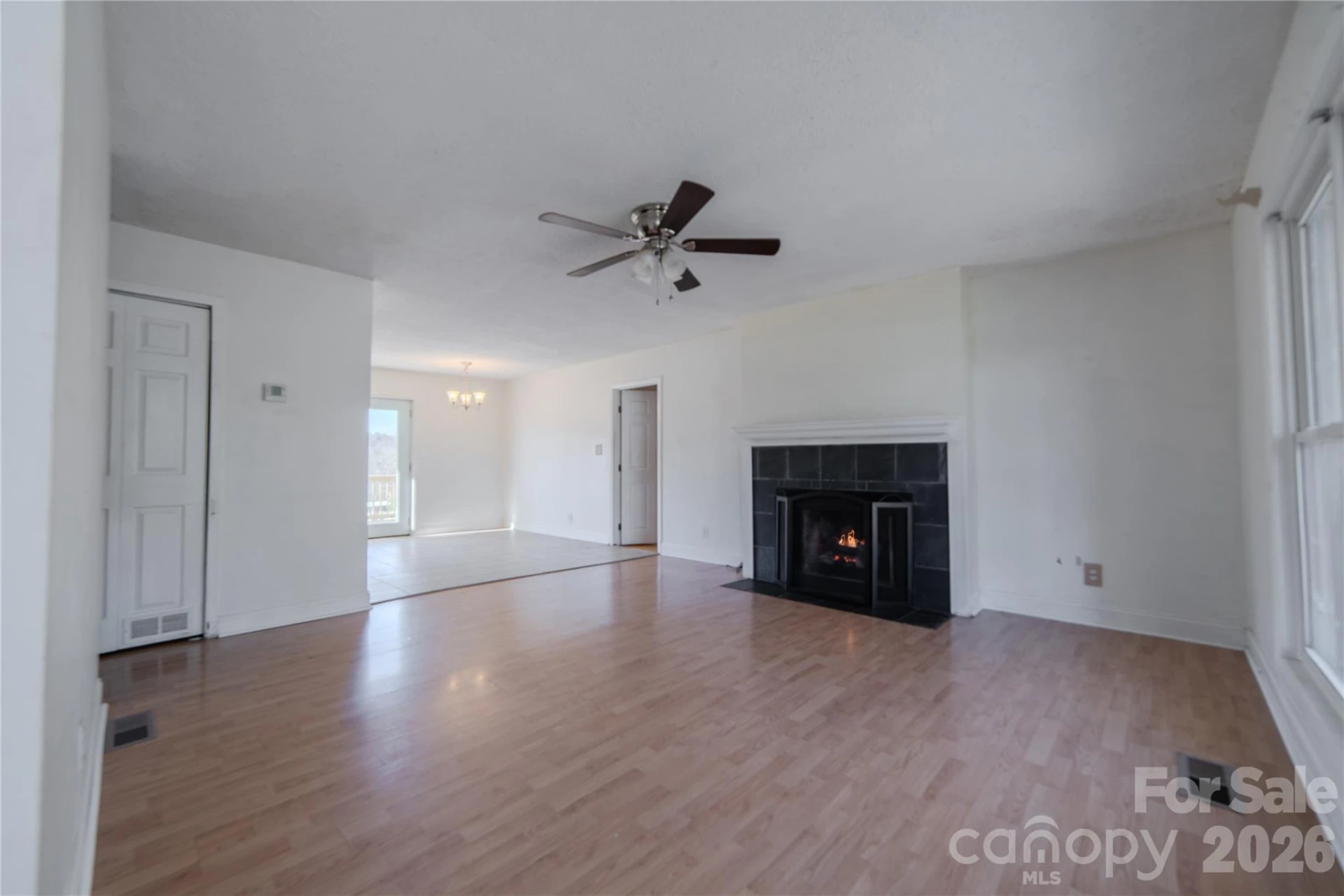 327 Heather Court - Photo 15