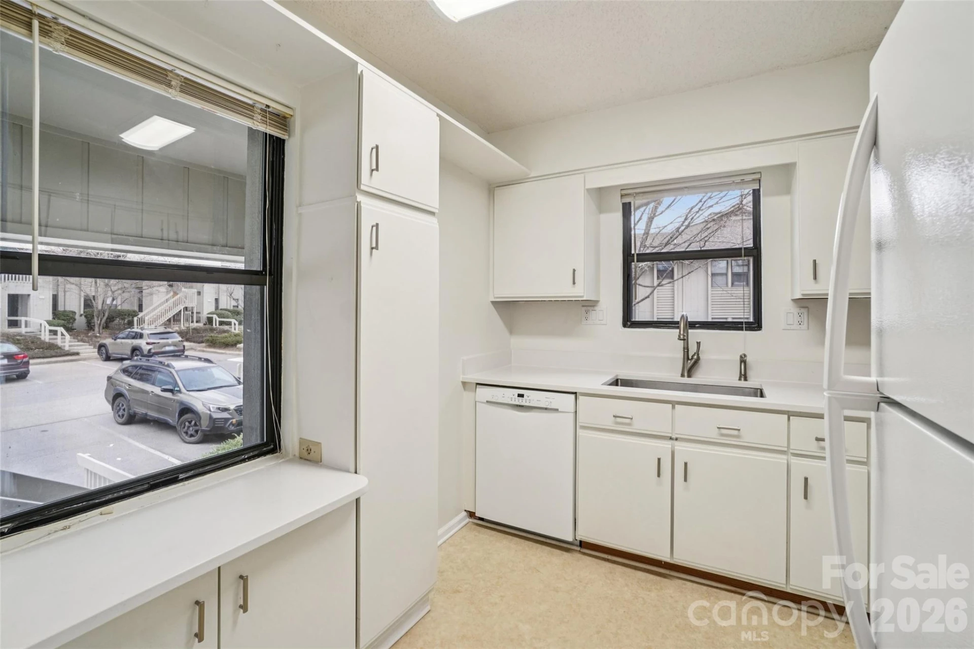 602 Abbey Circle - Photo 6
