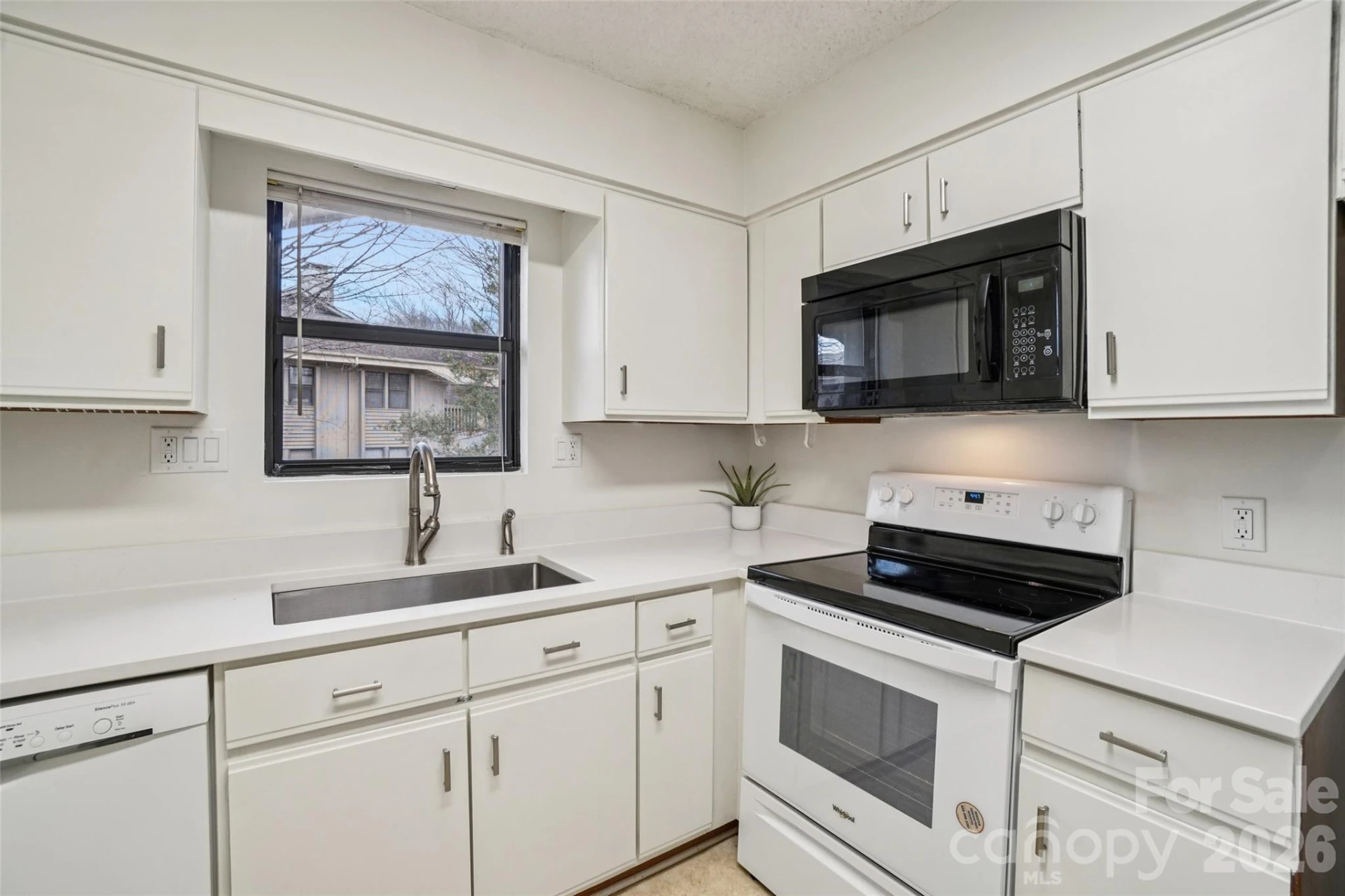 602 Abbey Circle - Photo 7