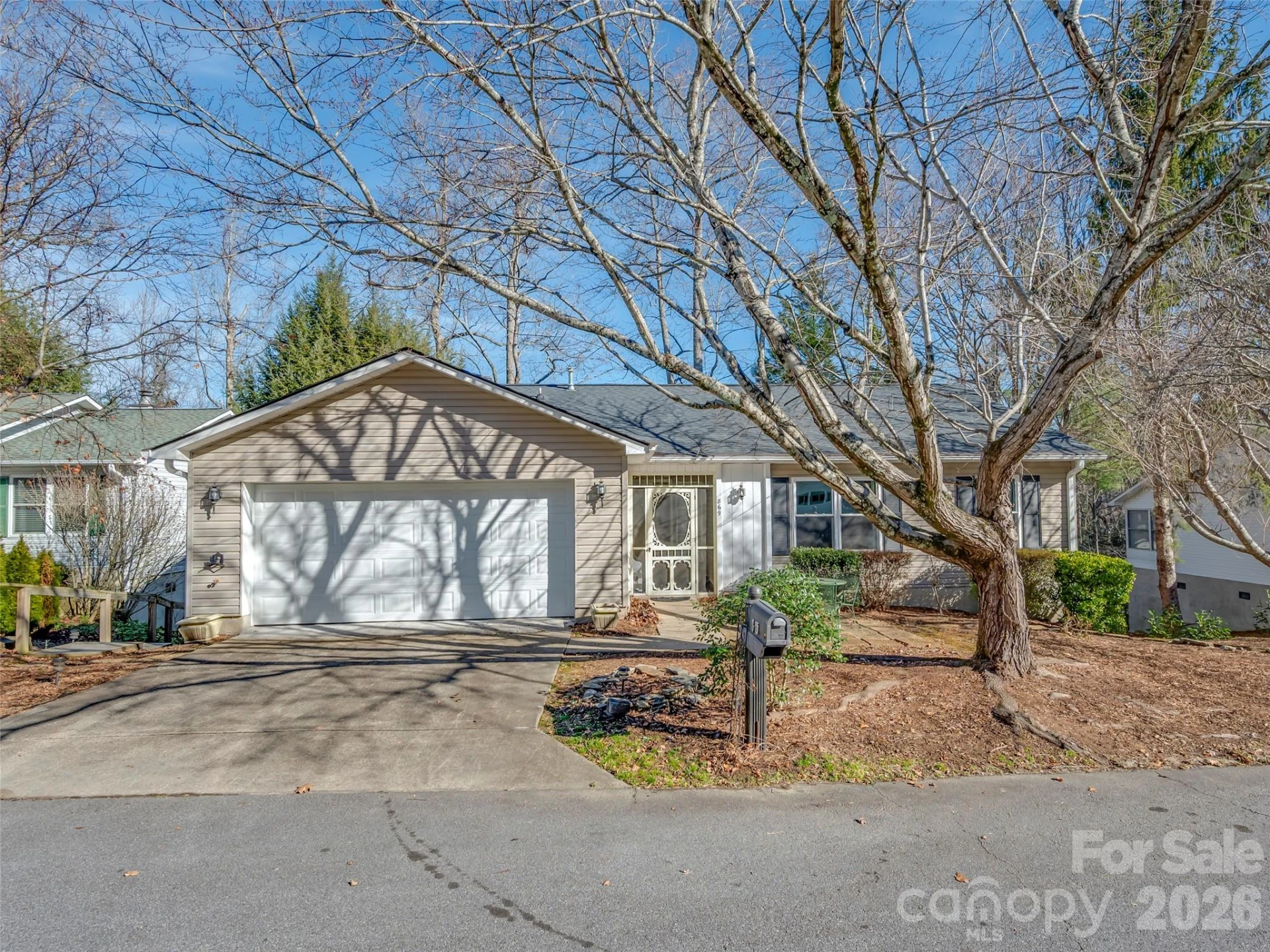 869 Sandburg Terrace