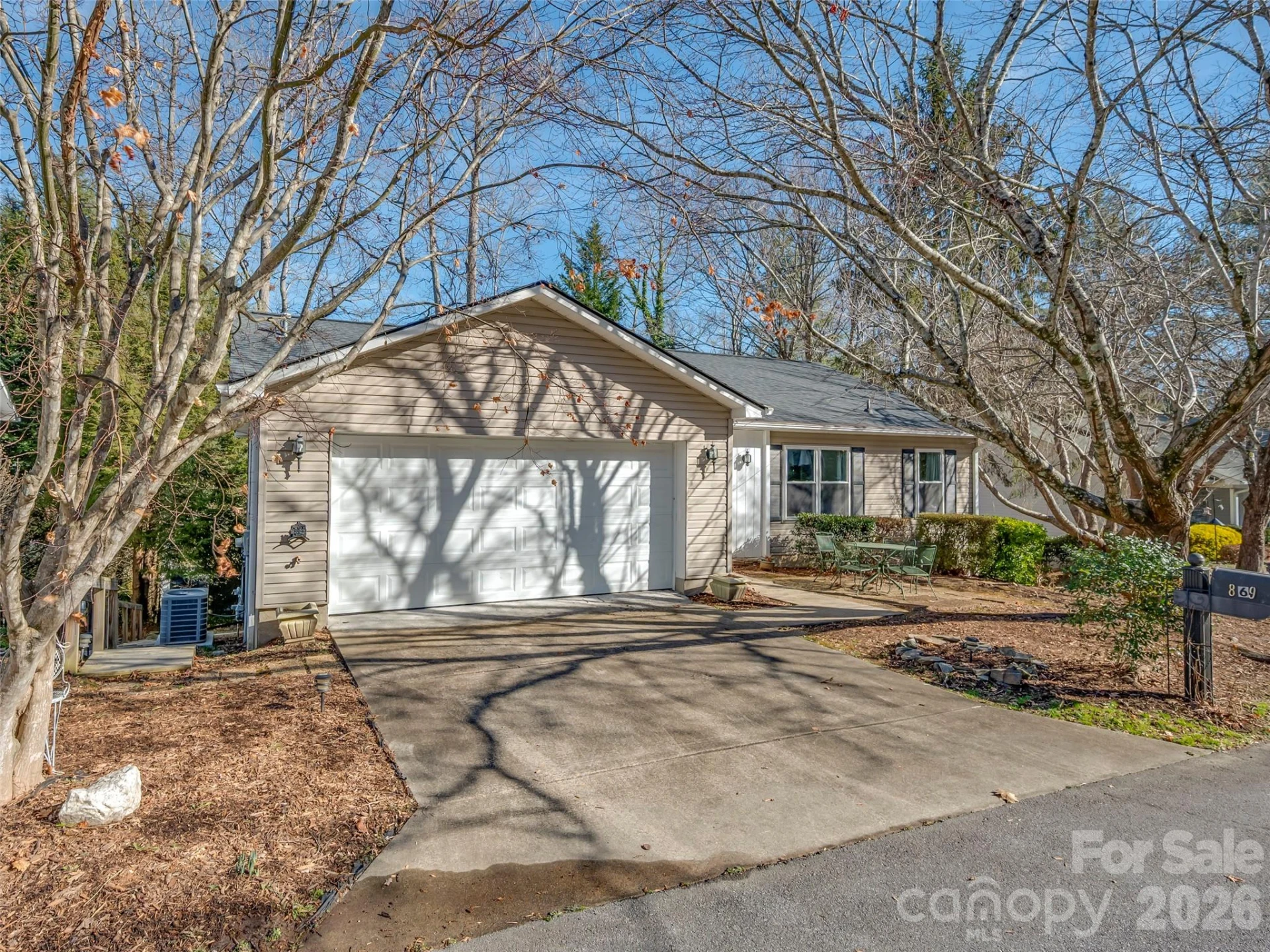 869 Sandburg Terrace - Photo 3