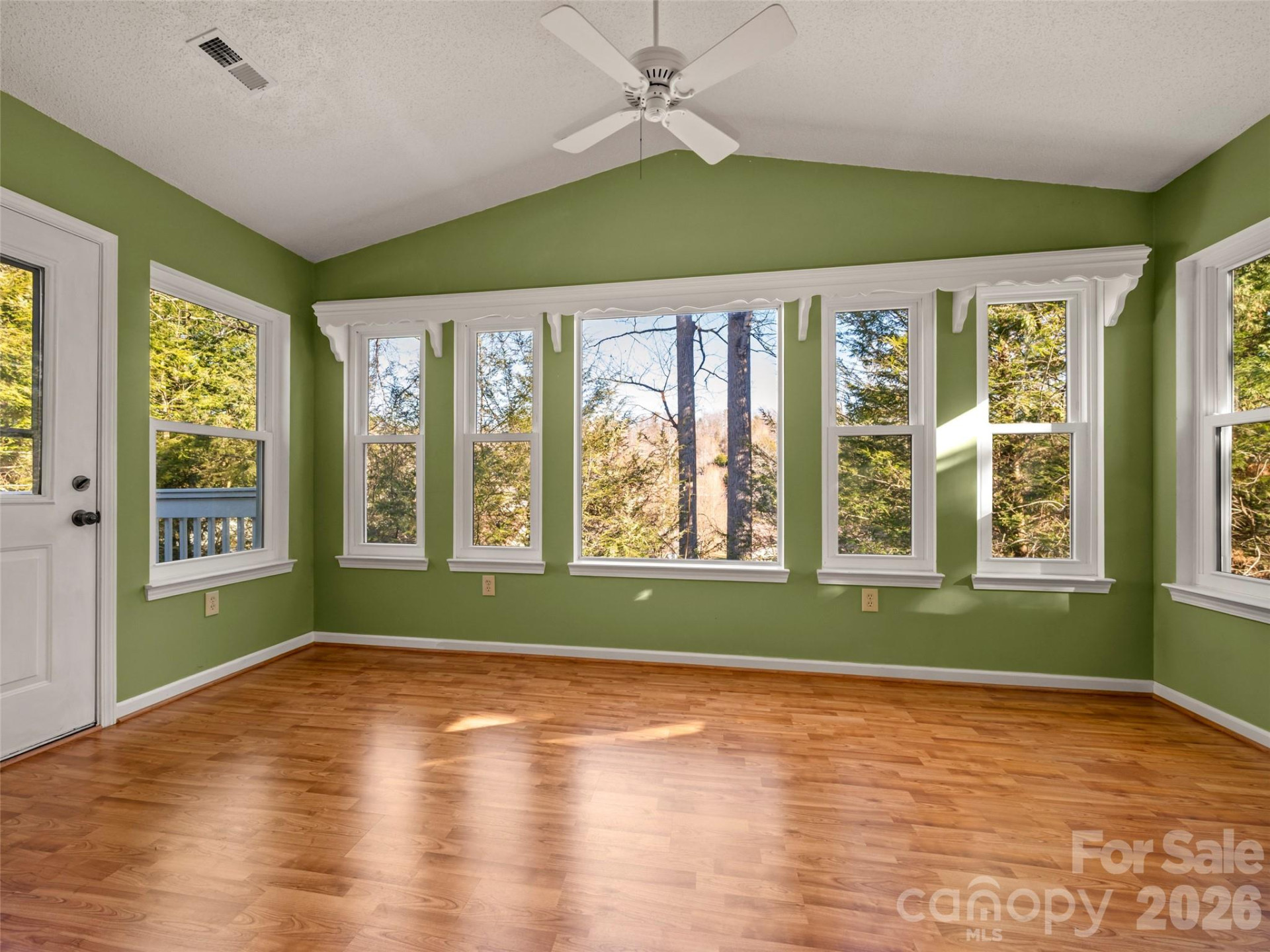 869 Sandburg Terrace - Photo 8