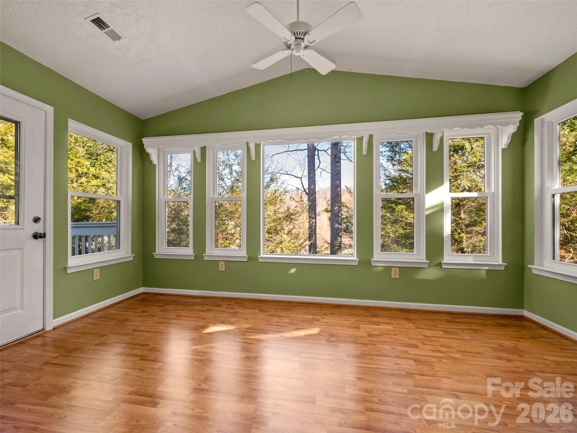 869 Sandburg Terrace - Photo 8