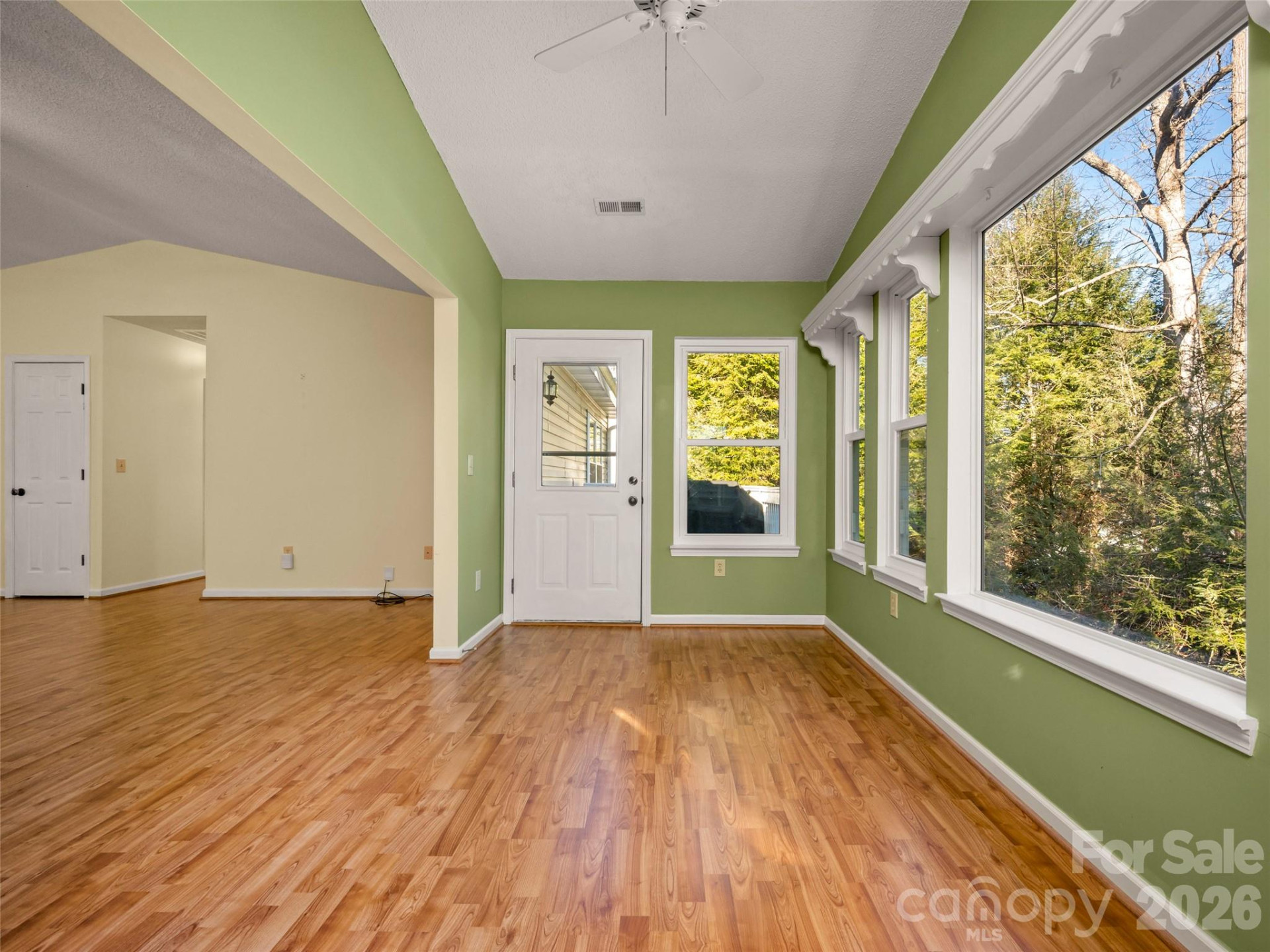 869 Sandburg Terrace - Photo 9