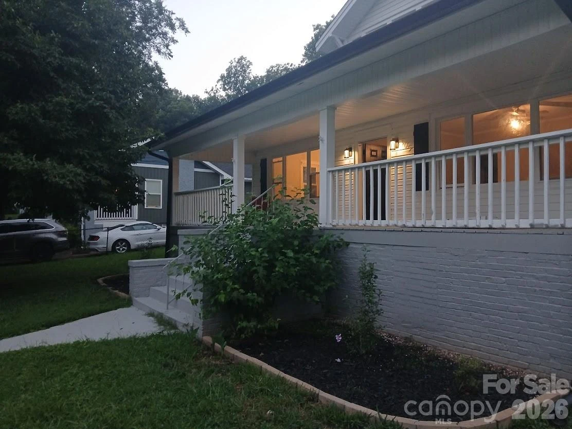 105 Inman Avenue - Photo 4