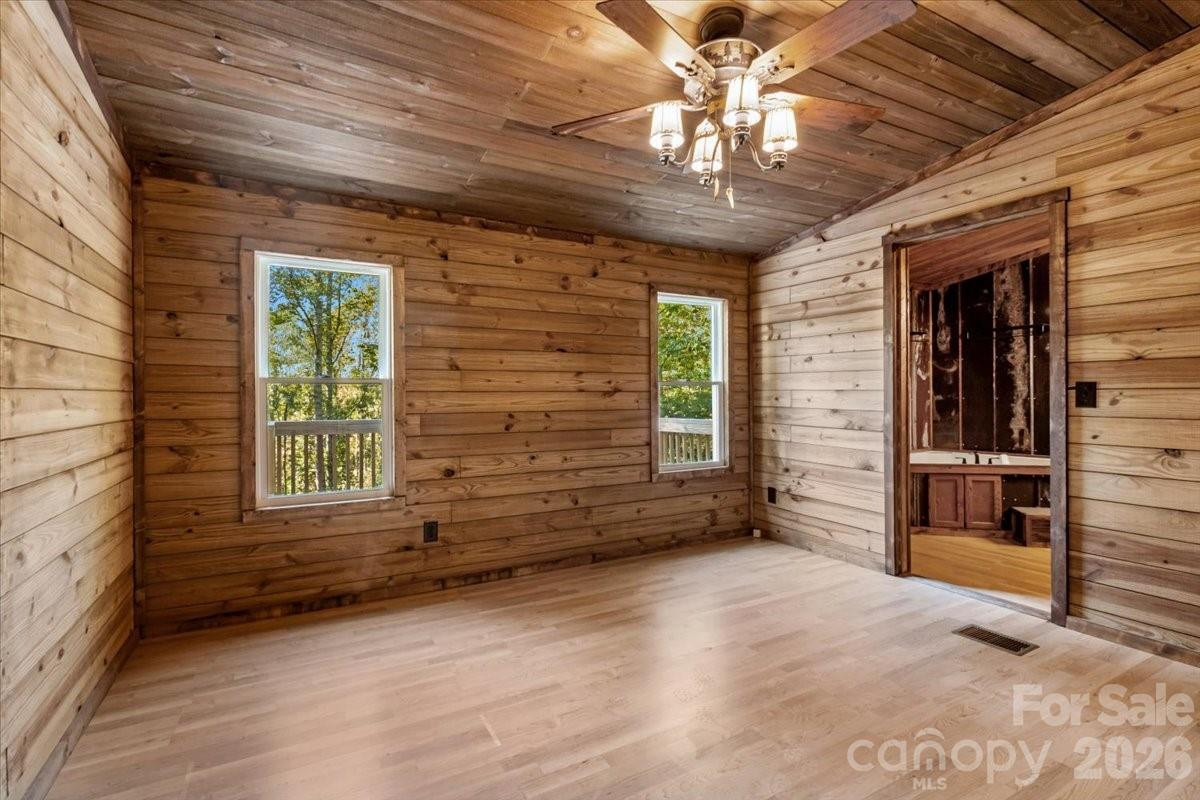 1050 Wyatt Town Road - Photo 9