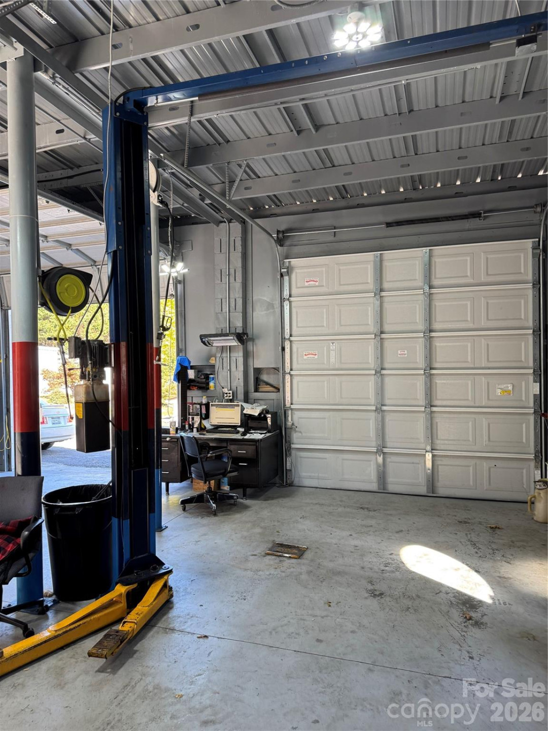 527 E Mills Street - Photo 3