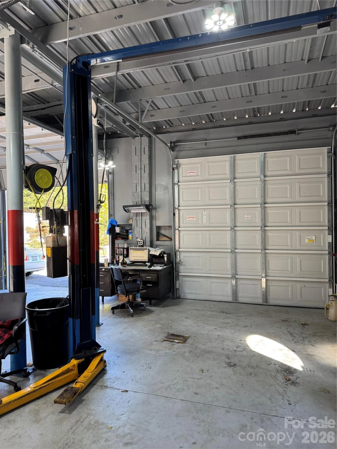 527 E Mills Street - Photo 3
