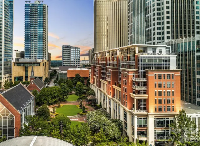 435 Tryon Street