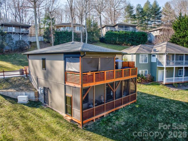 47 Winghaven Heights