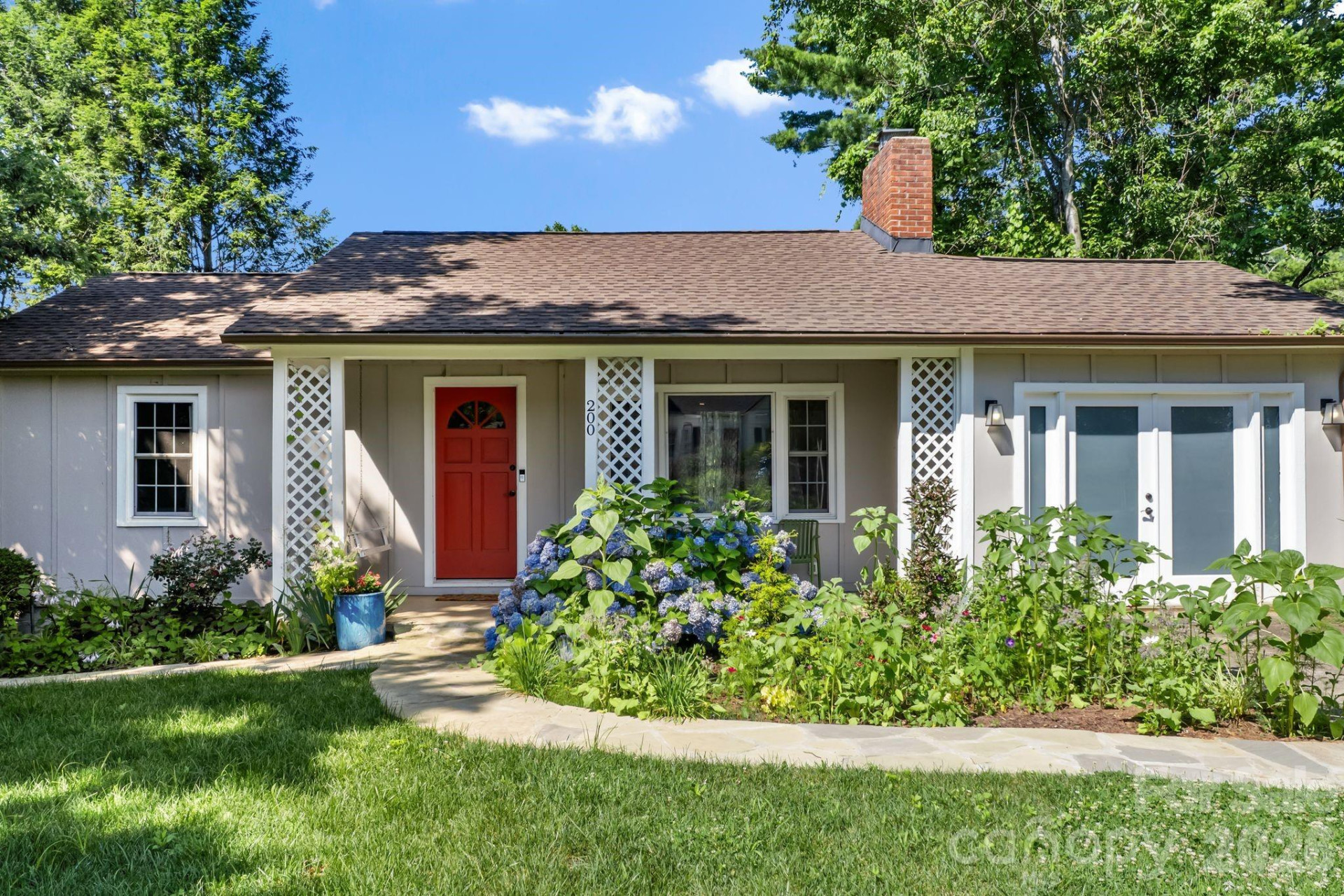 200 Aurora Drive - Photo 2