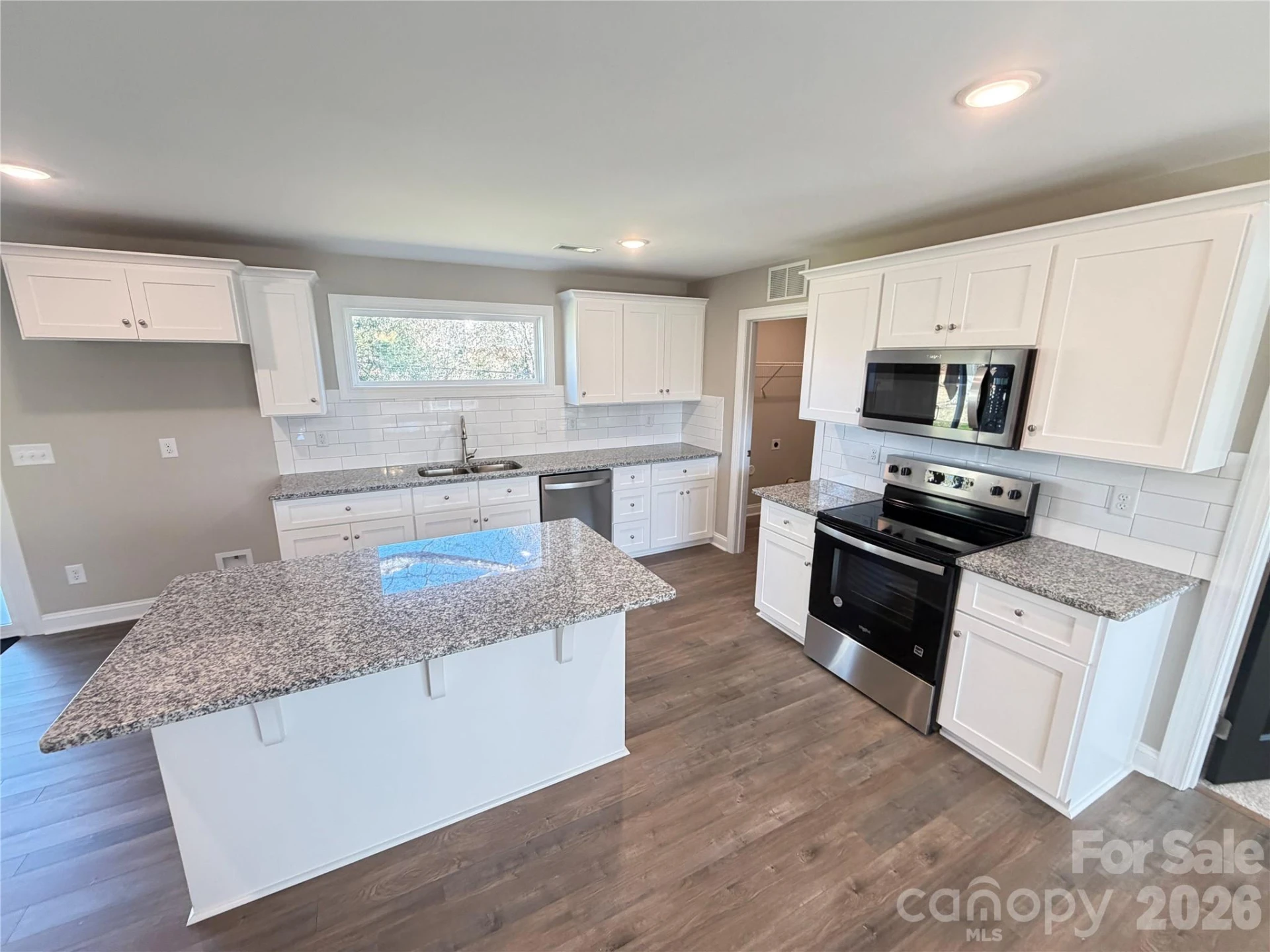 535 Martin Luther King Jr Avenue - Photo 4