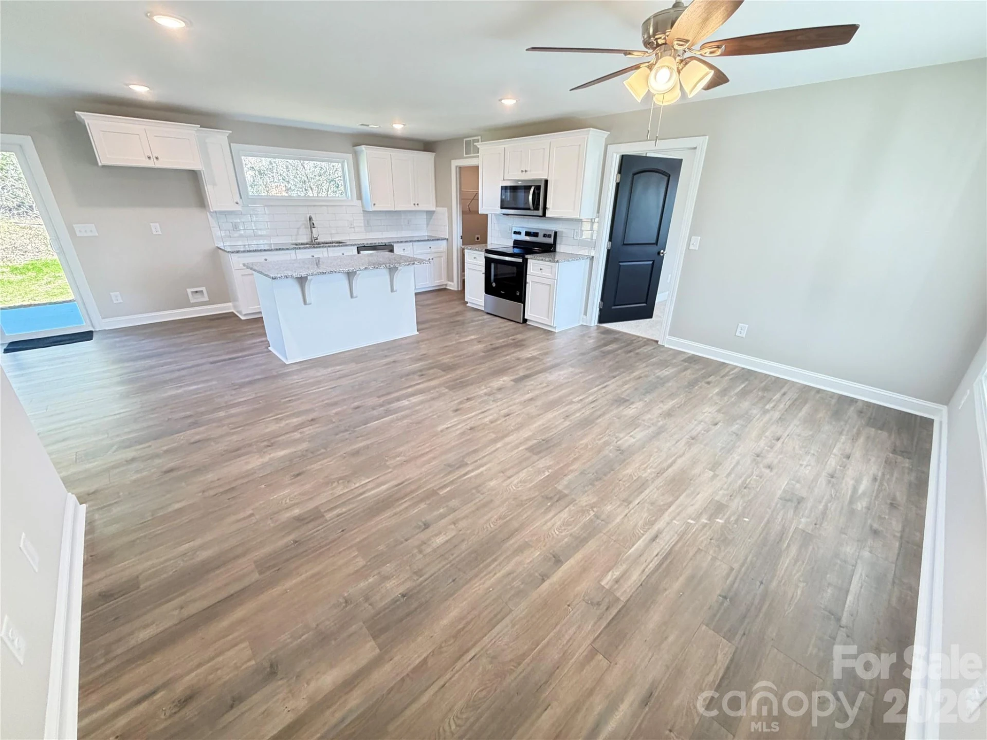 535 Martin Luther King Jr Avenue - Photo 5