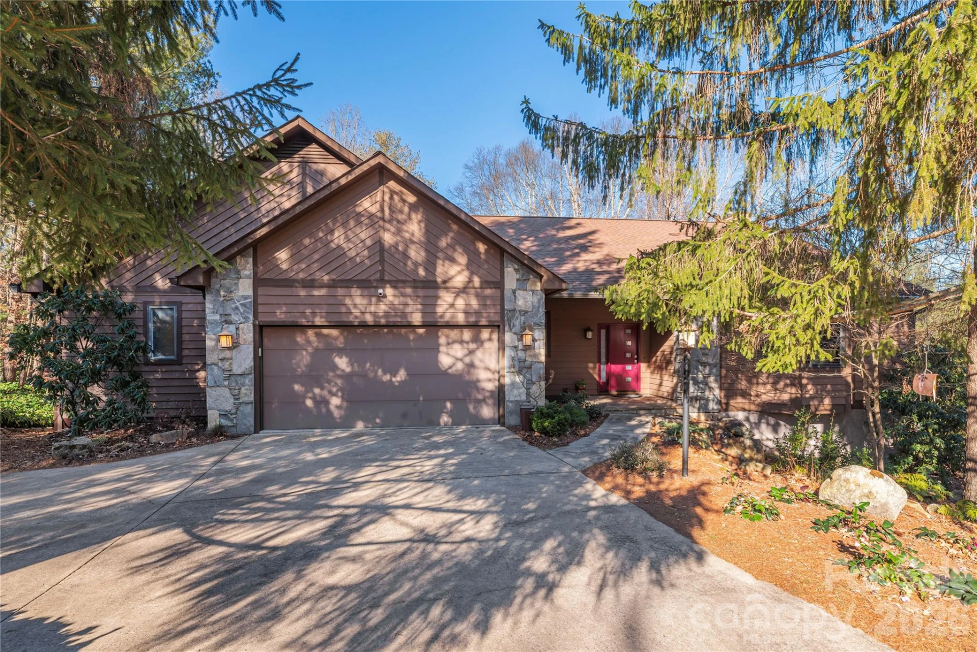 35 Hillcreek Drive