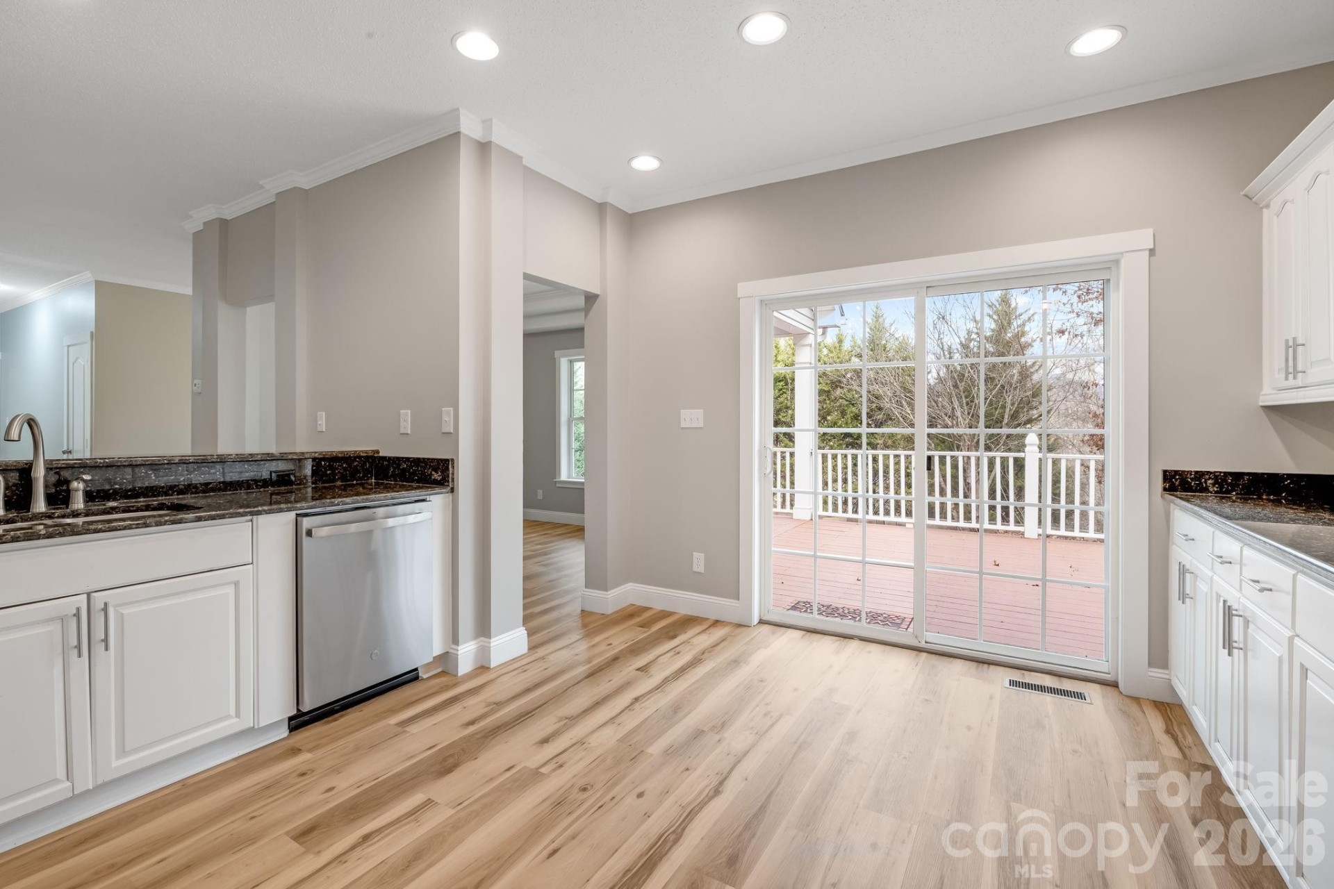 402 Sweetbriar Road - Photo 4