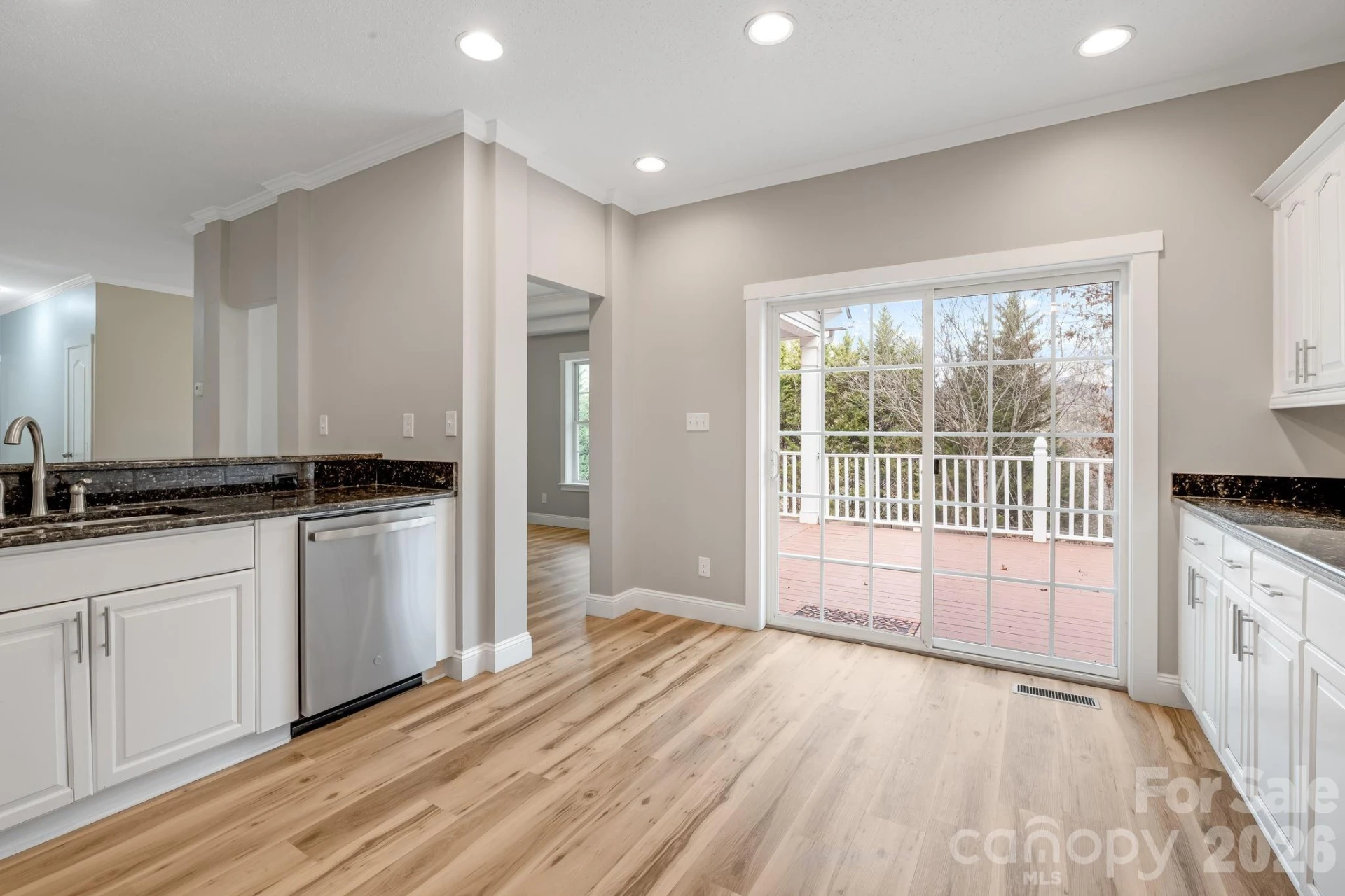 402 Sweetbriar Road - Photo 4